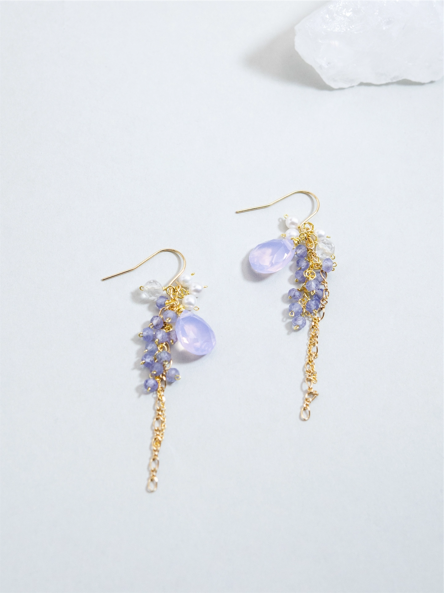 タンザナイト & カルセドニー ピアス/イヤリング - 【夕霧（ゆうぎり）のひとしずく】紫のグラデーション / 12月誕生石 (14KGF/SV925/316L)