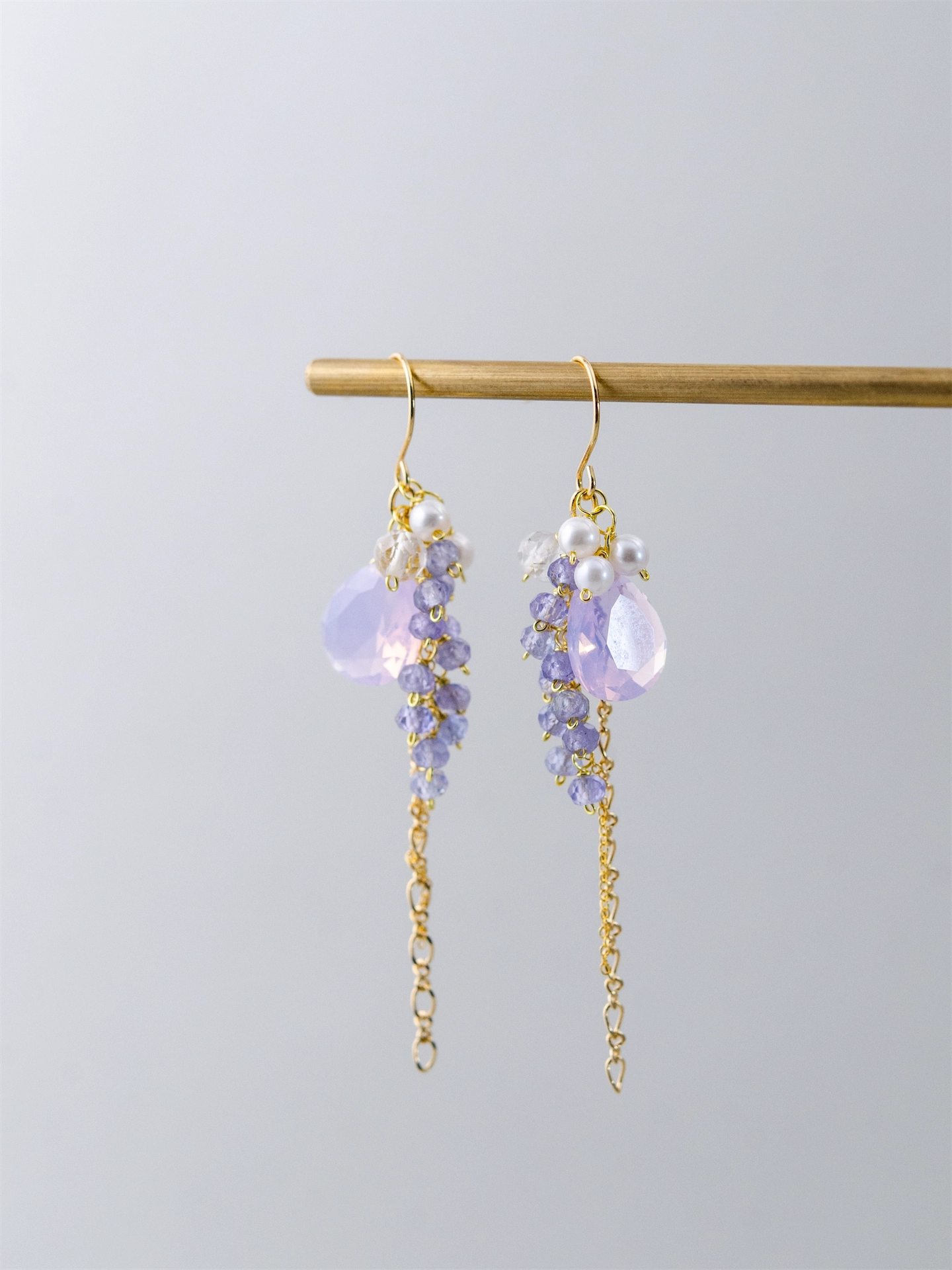 タンザナイト & カルセドニー ピアス/イヤリング - 【夕霧（ゆうぎり）のひとしずく】紫のグラデーション / 12月誕生石 (14KGF/SV925/316L)