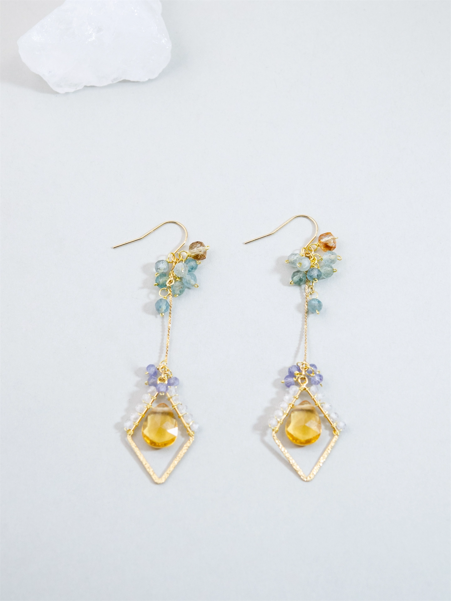 アパタイト & タンザナイト & クォーツ ピアス/イヤリング - 【木漏れ日（こもれび）のラティス】青空と陽射しの庭 / 12月誕生石 (14KGF/SV925/316L)