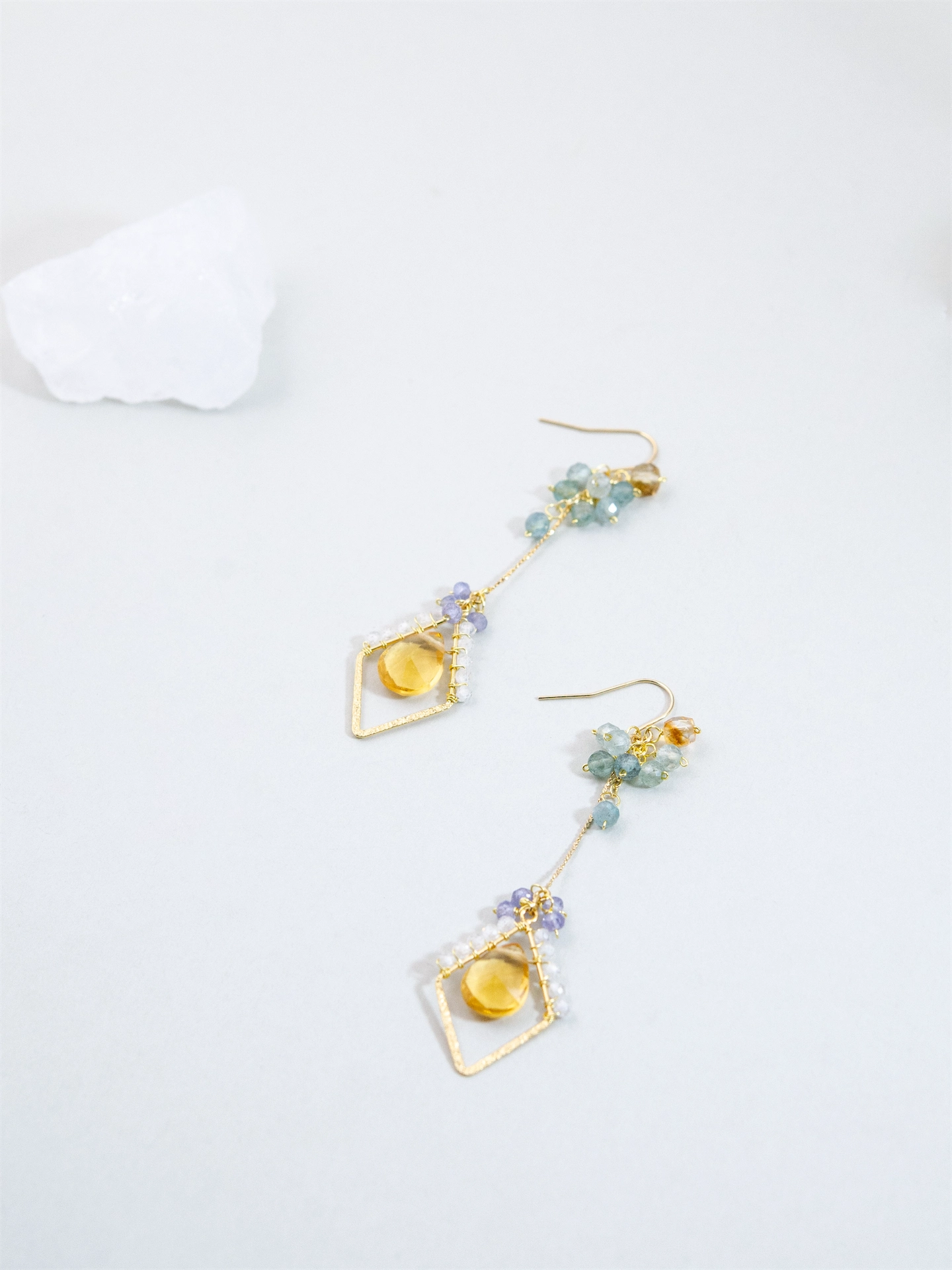 アパタイト & タンザナイト & クォーツ ピアス/イヤリング - 【木漏れ日（こもれび）のラティス】青空と陽射しの庭 / 12月誕生石 (14KGF/SV925/316L)