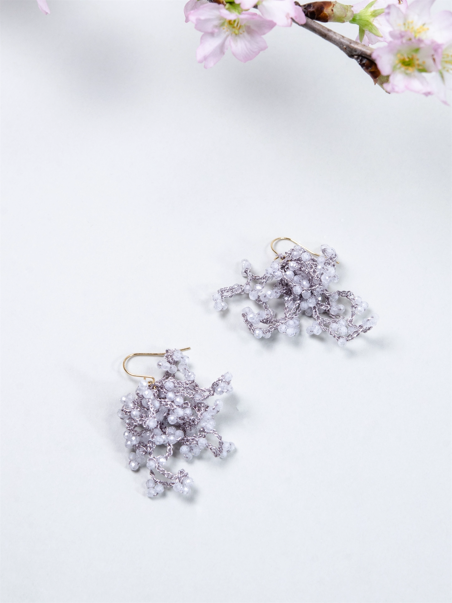 ホワイトジルコン ピアス/イヤリング - 【雪華の房】銀糸のタティングレース / 選べる金具