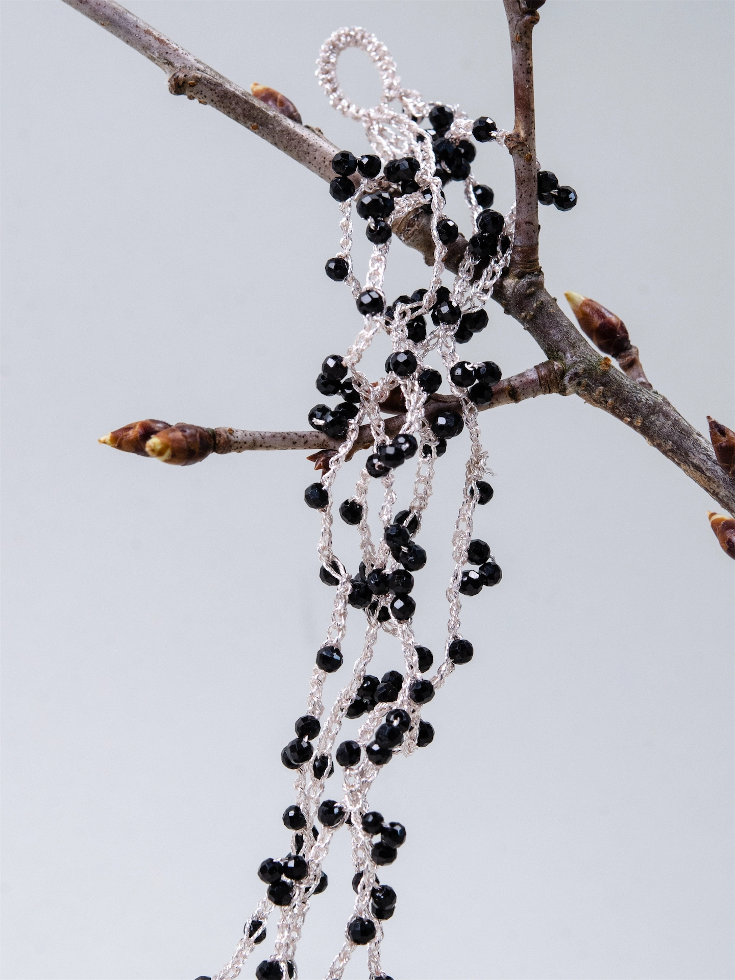 ブラックスピネル 5連ブレスレット - 【夜のヴェール】銀糸のタティングレース / 17cm