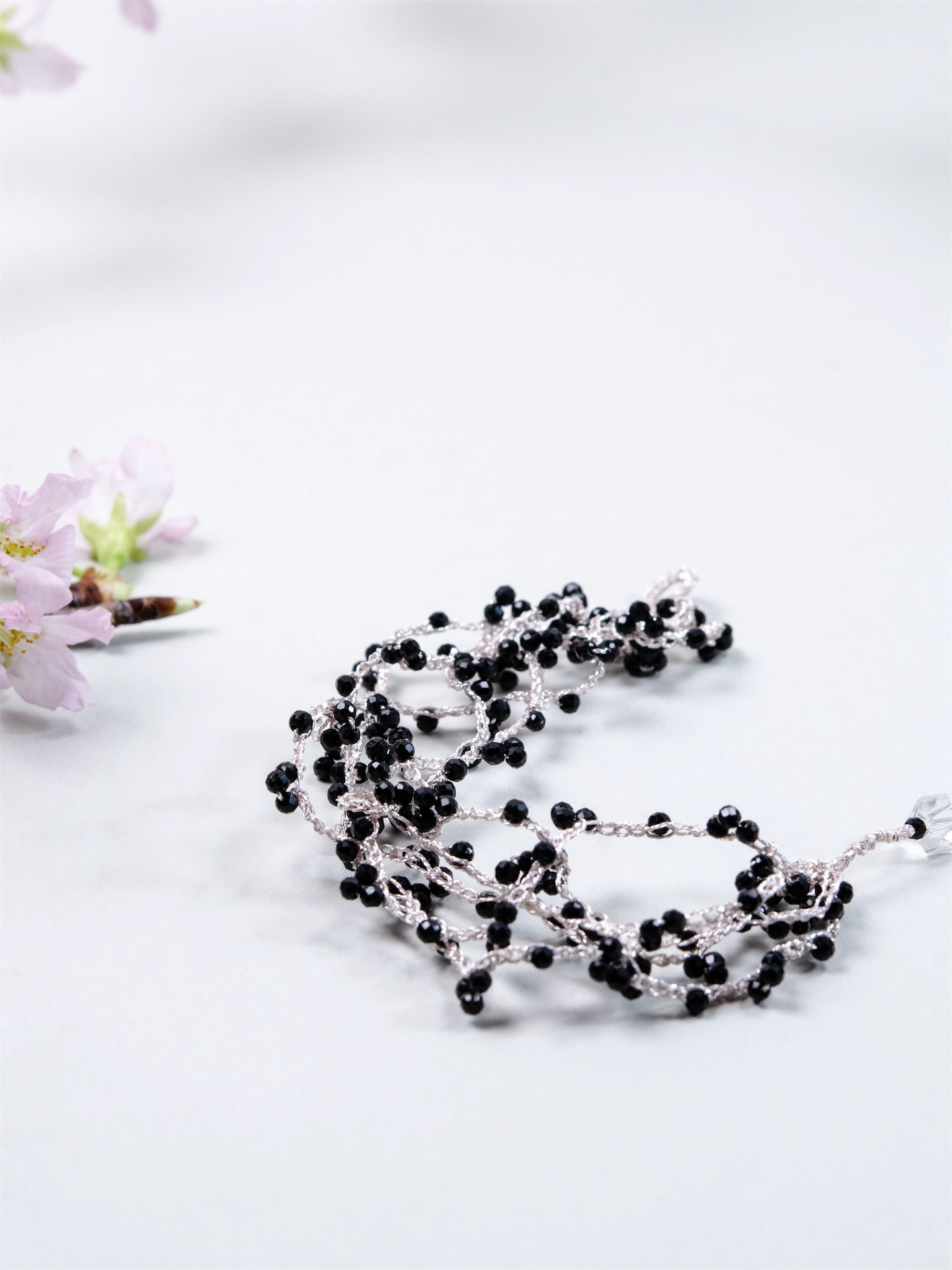 ブラックスピネル 5連ブレスレット - 【夜のヴェール】銀糸のタティングレース / 17cm