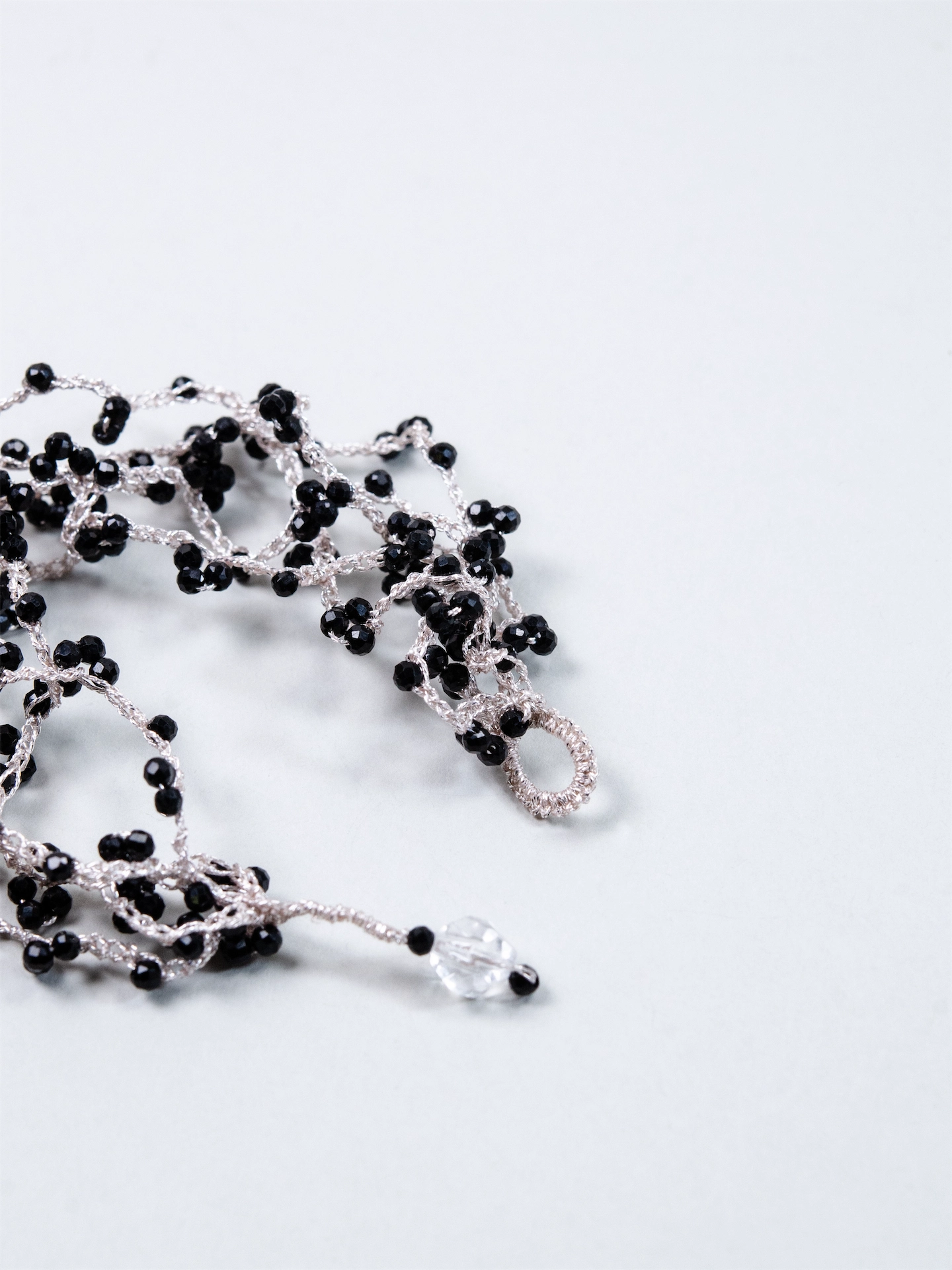 ブラックスピネル 5連ブレスレット - 【夜のヴェール】銀糸のタティングレース / 17cm