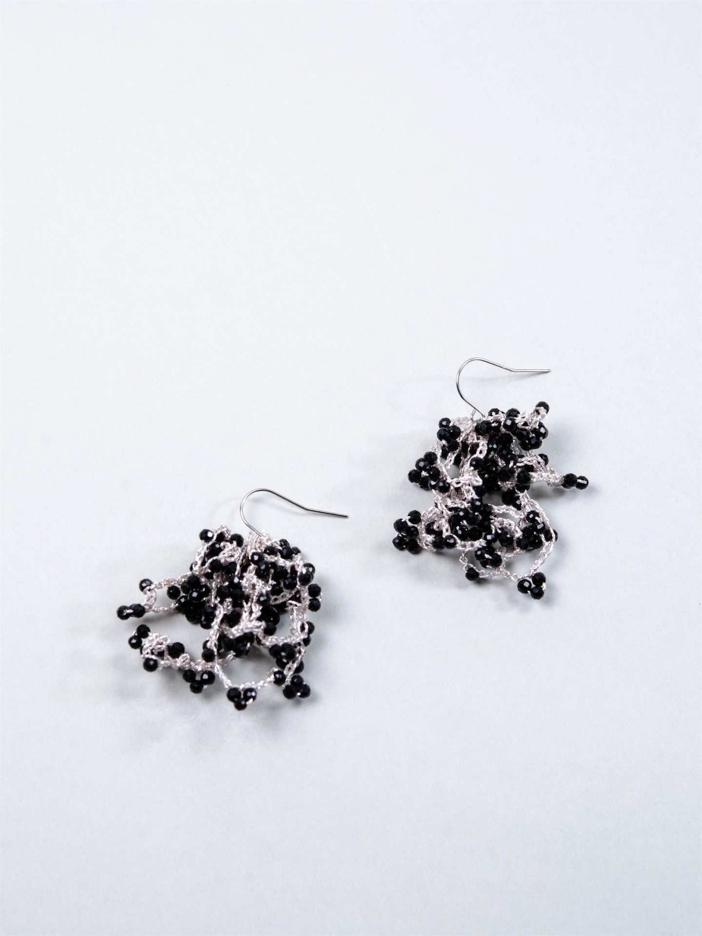 ブラックスピネル ピアス/イヤリング - 【夜華の房】銀糸のタティングレース / 選べる金具