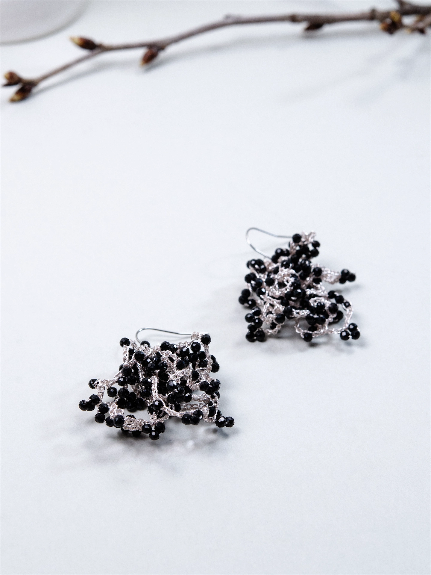 ブラックスピネル ピアス/イヤリング - 【夜華の房】銀糸のタティングレース / 選べる金具