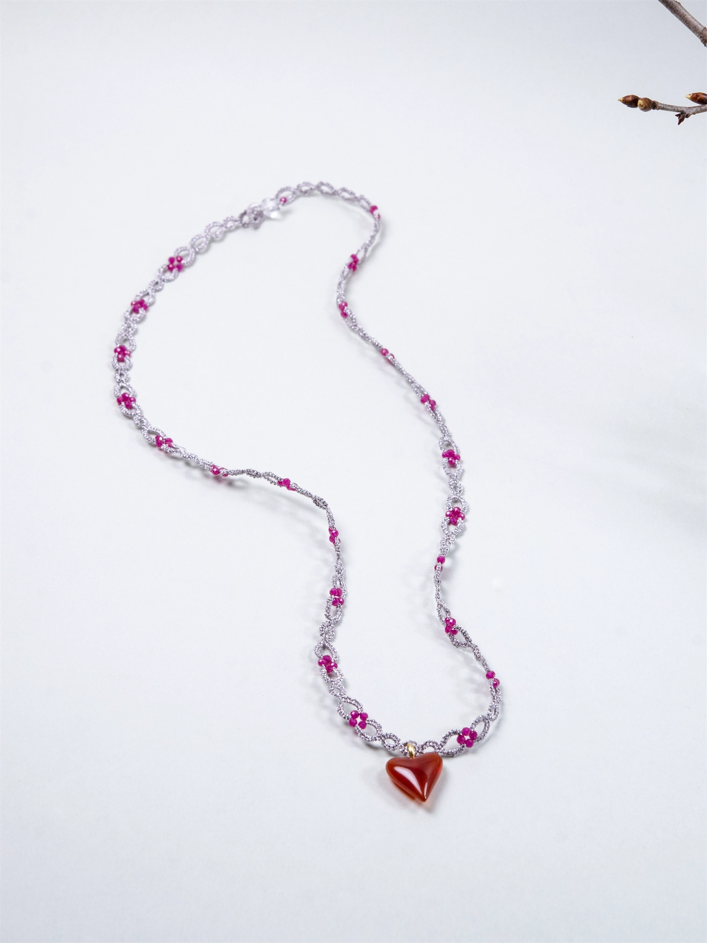 レッドコランダム & 赤メノウ ネックレス - 【銀糸の恋心】タティングレースのハート / 55cm