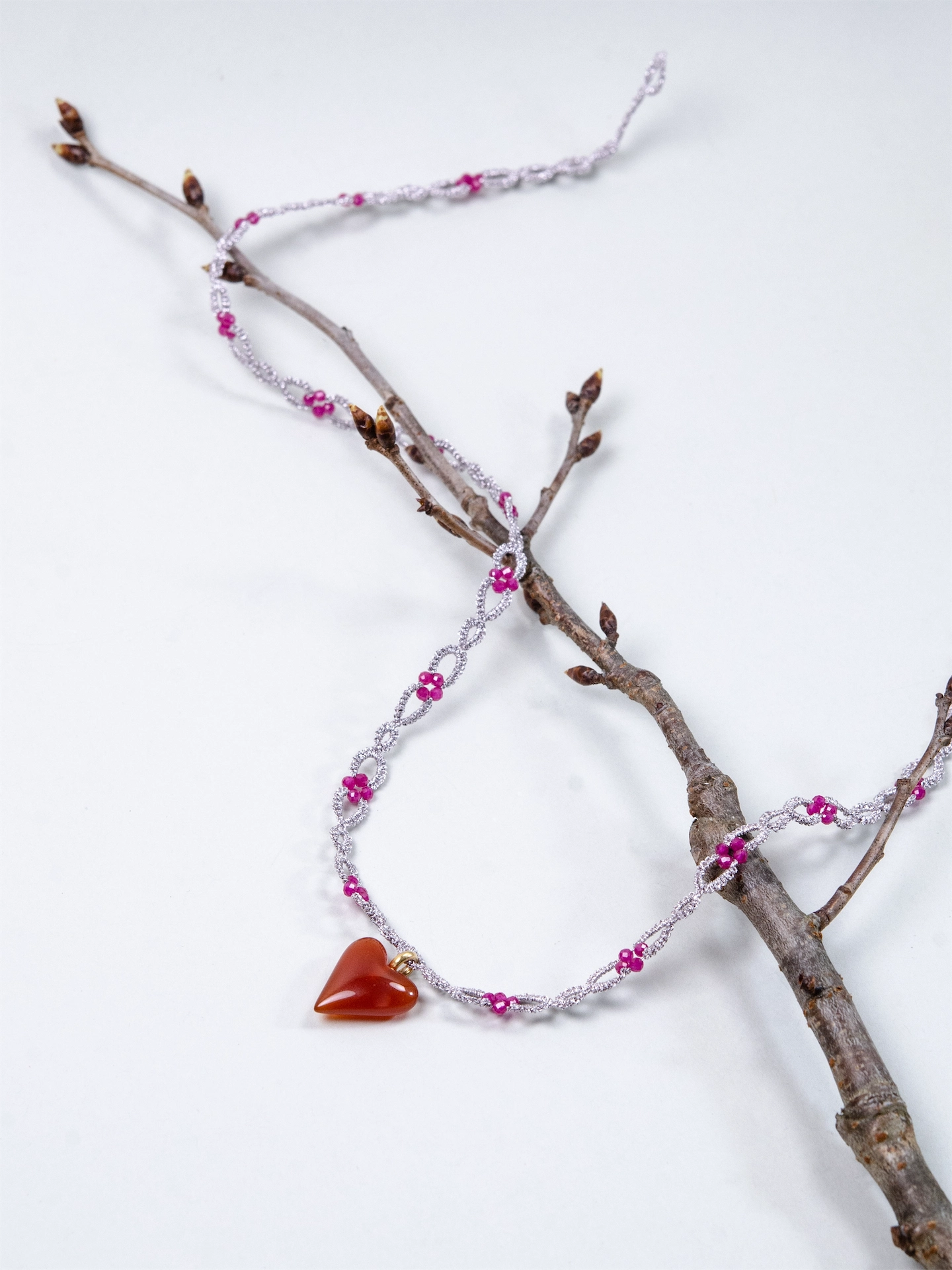 レッドコランダム & 赤メノウ ネックレス - 【銀糸の恋心】タティングレースのハート / 55cm