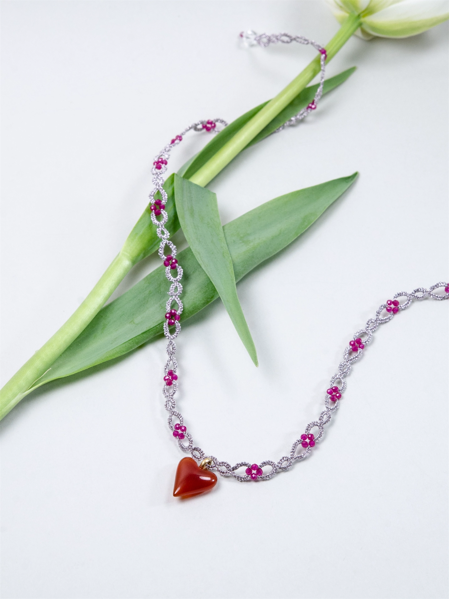 レッドコランダム & 赤メノウ ネックレス - 【銀糸の恋心】タティングレースのハート / 55cm