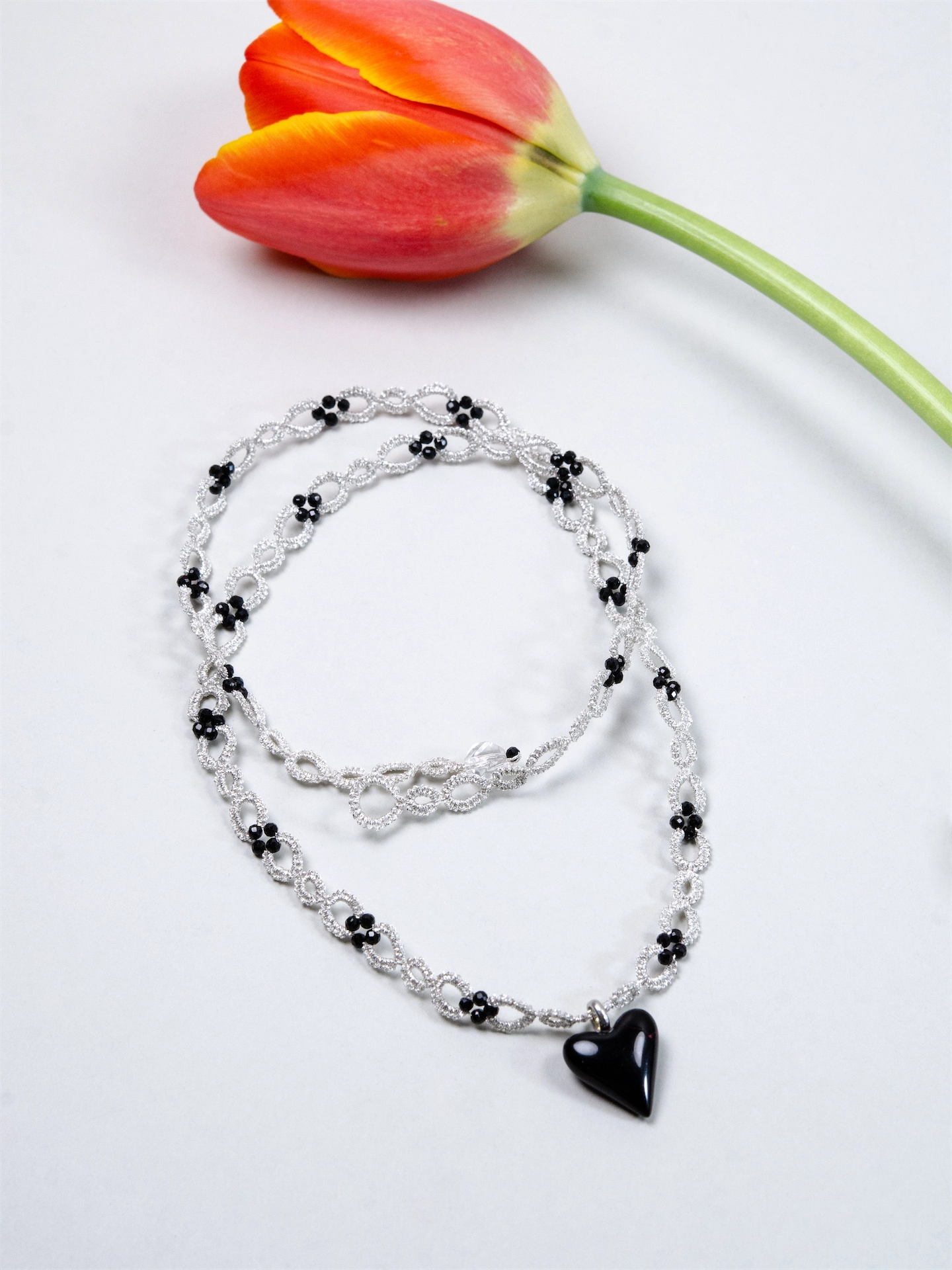 ブラックスピネル & 黒メノウ ネックレス - 【銀糸の夜想曲】タティングレースのハート / 55cm