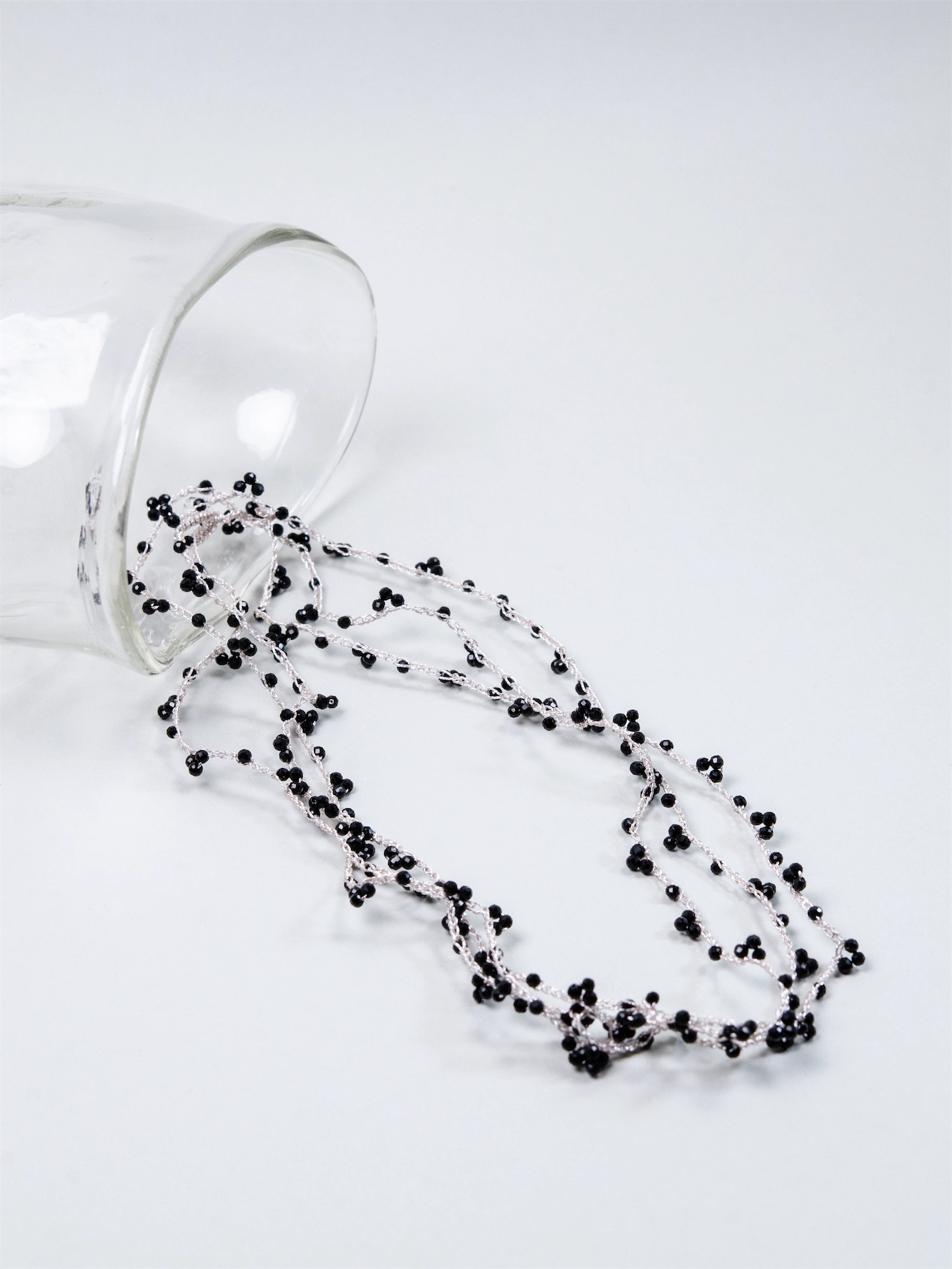 ブラックスピネル 3way ロングネックレス - 【漆黒の銀河】銀糸のタティングレース / 120cm