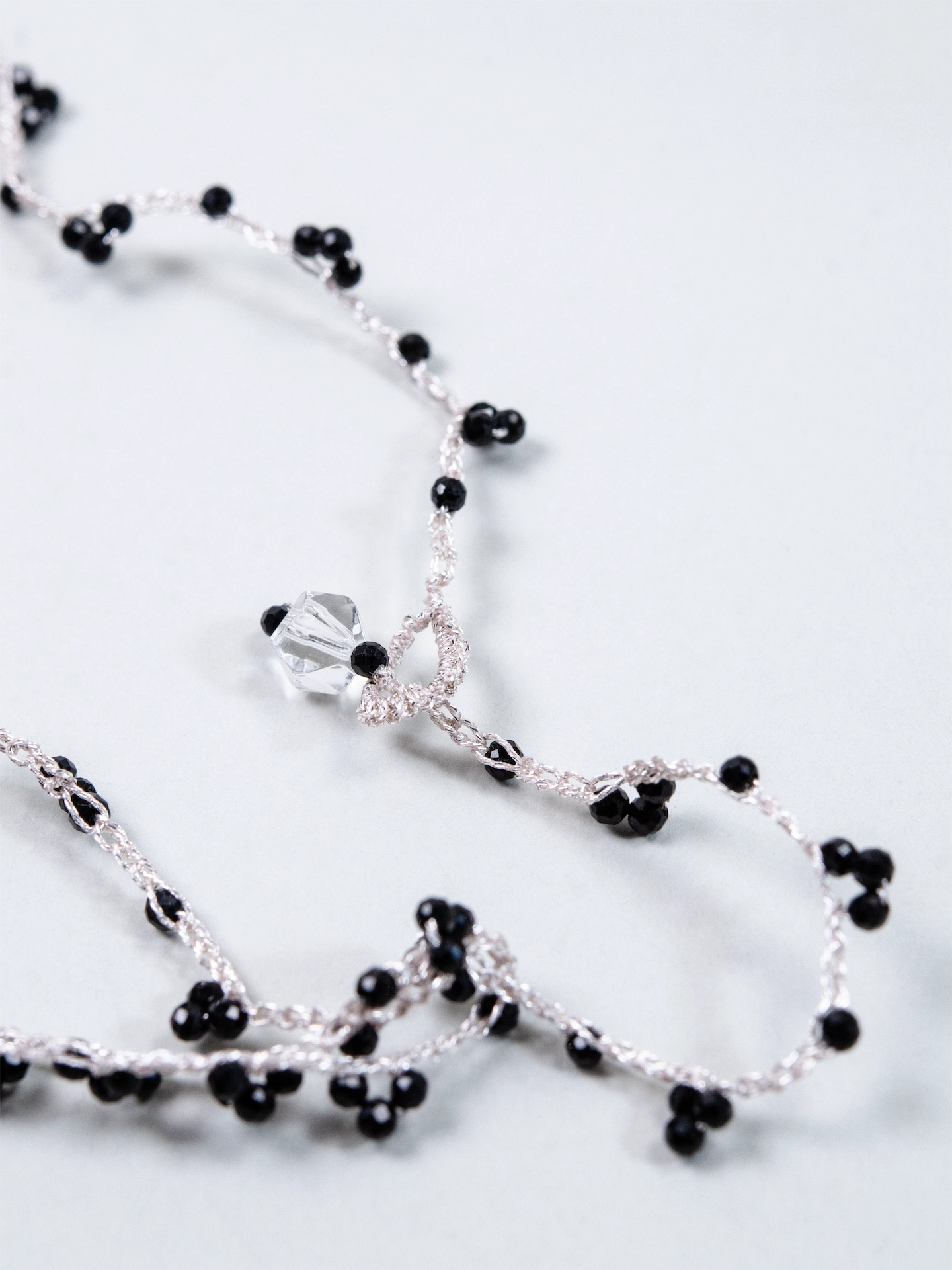 ブラックスピネル 3way ロングネックレス - 【漆黒の銀河】銀糸のタティングレース / 120cm