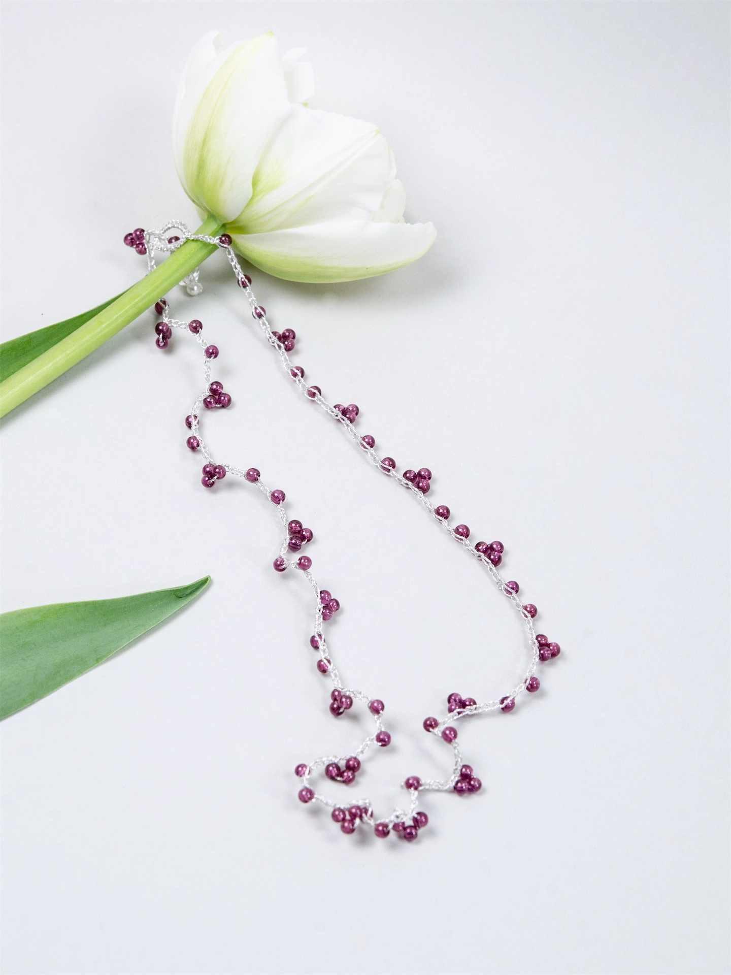 ガーネット ネックレス - 【真紅の実り】銀糸のタティングレース / 42cm