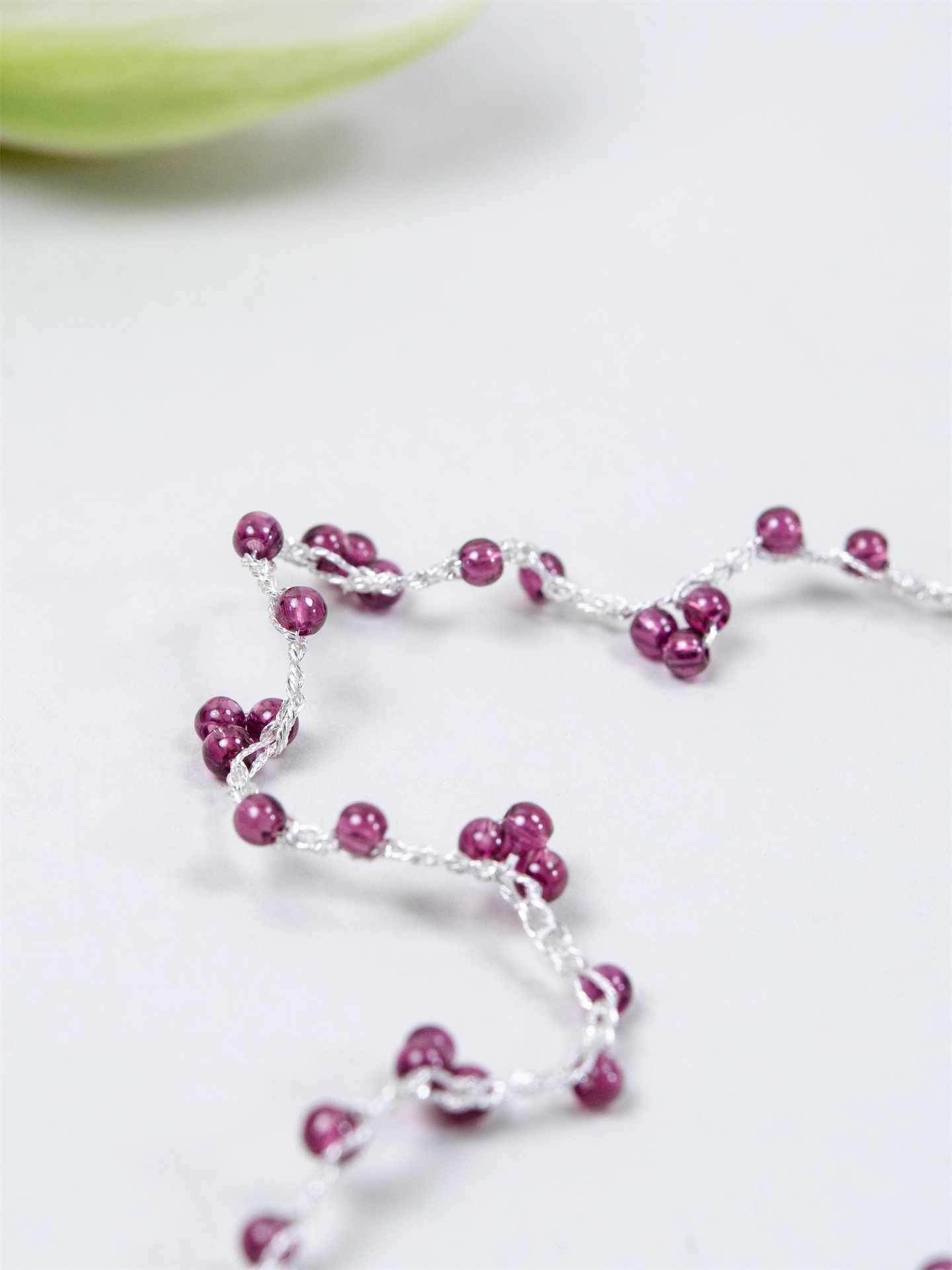 ガーネット ネックレス - 【真紅の実り】銀糸のタティングレース / 42cm