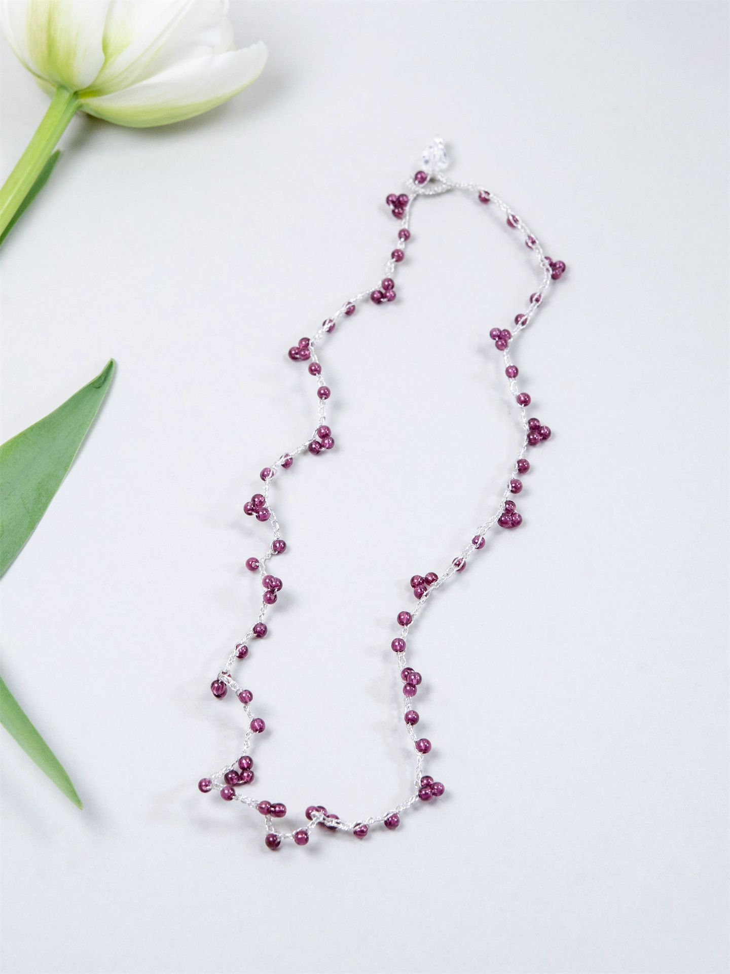 ガーネット ネックレス - 【真紅の実り】銀糸のタティングレース / 42cm