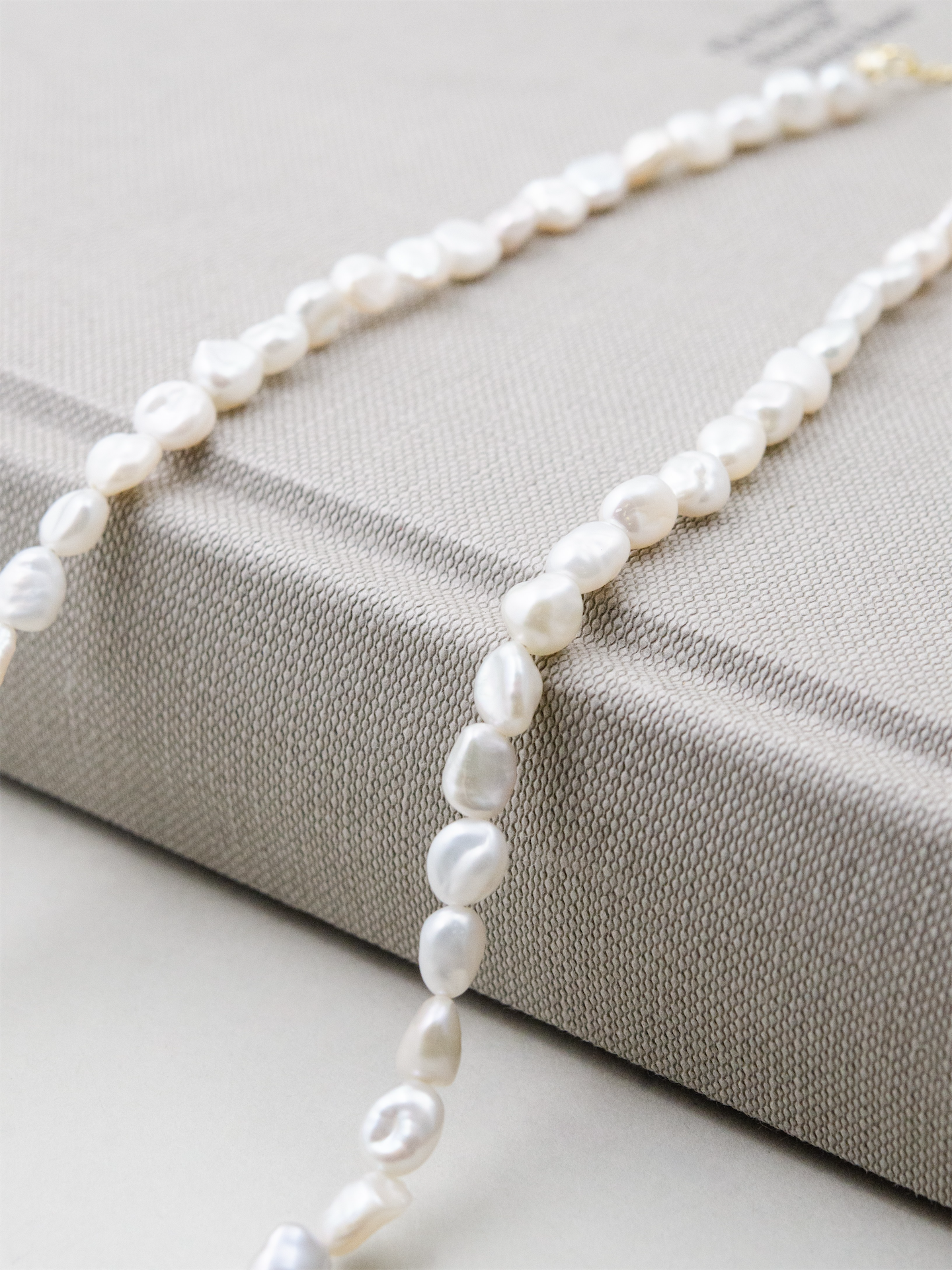 淡水パール & イニシャル ネックレス - 【選べるアルファベット】金銀ミックス / 6月誕生石 SV925 (K14GP)