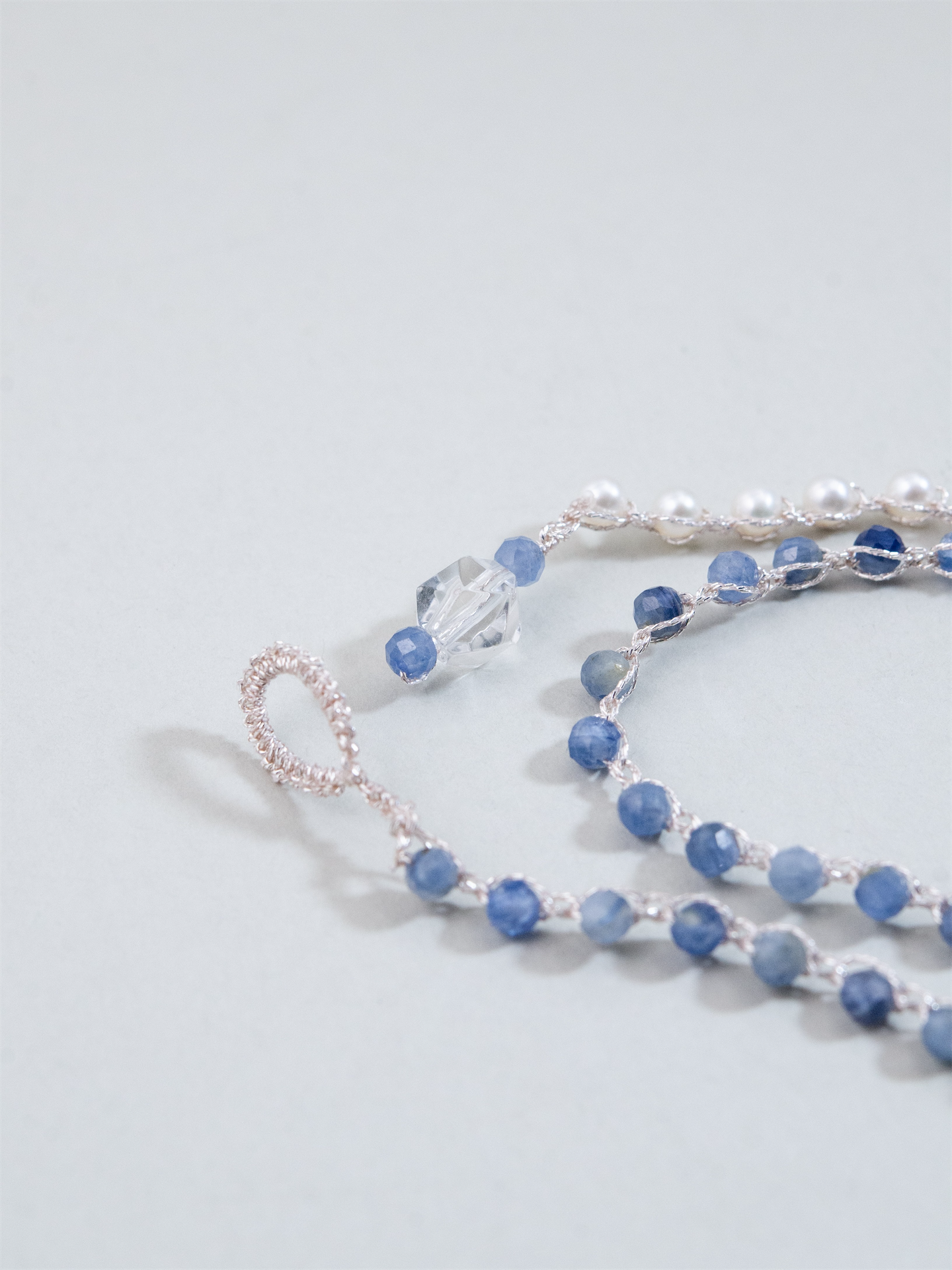 カイヤナイト × 淡水パール 2連 ロングネックレス - 【深海の月光】銀糸のクロッシェ / 85cm