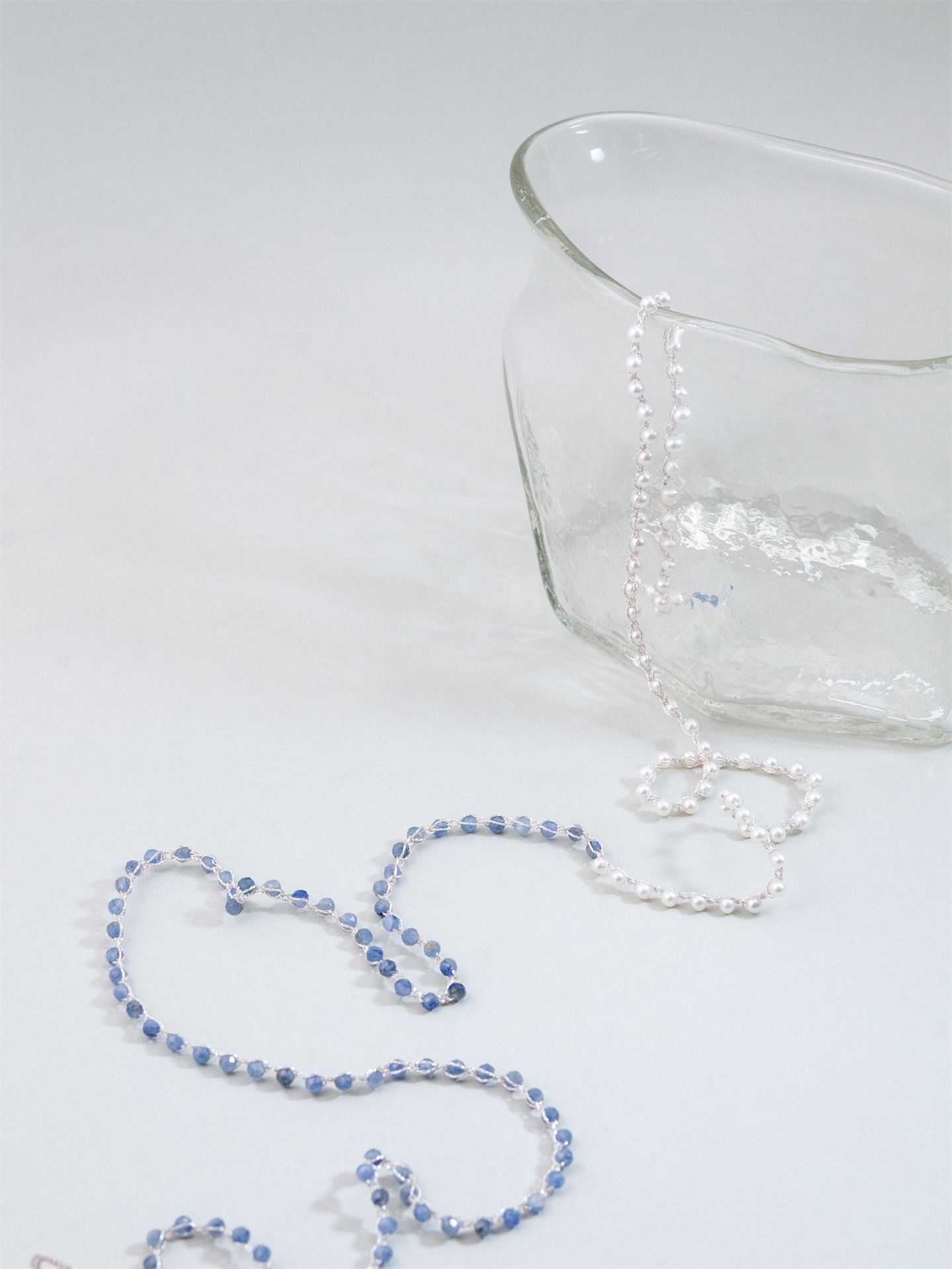 カイヤナイト × 淡水パール 2連 ロングネックレス - 【深海の月光】銀糸のクロッシェ / 85cm