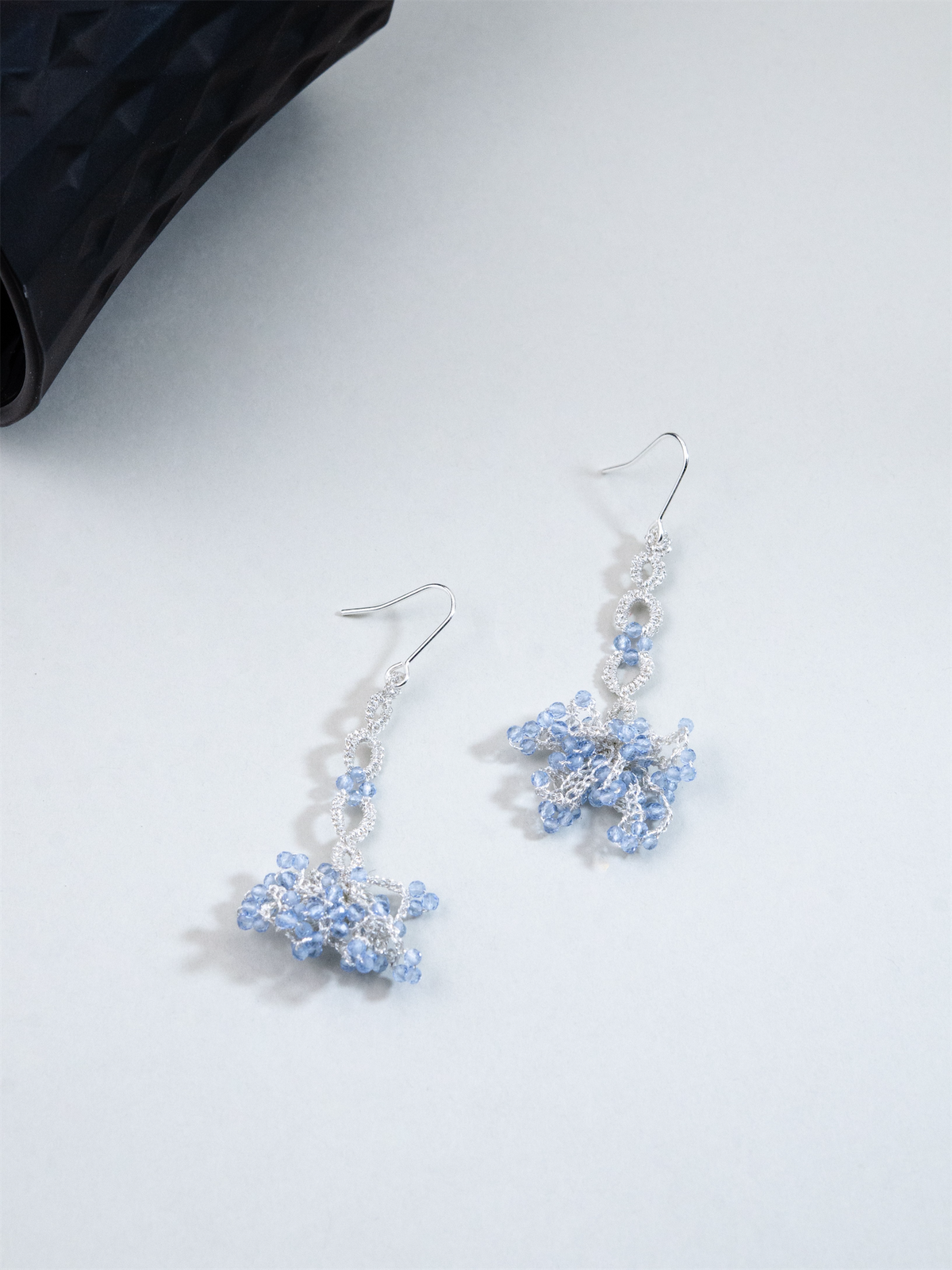 ジルコン × 金糸 クロッシェ ロングピアス/イヤリング - 【光のシャワー】金具変更可