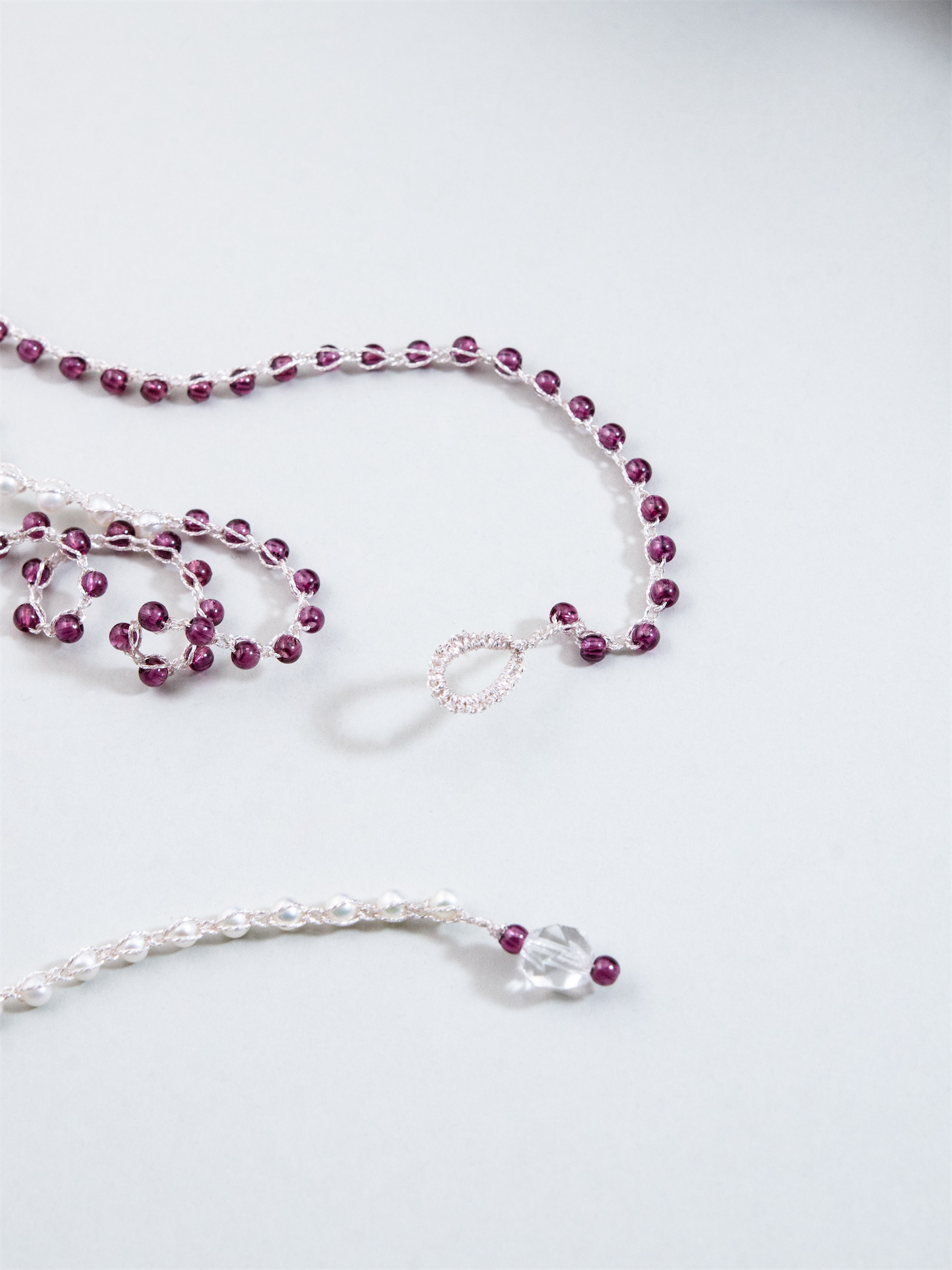 ガーネット × 淡水パール 2連 ロングネックレス - 【真紅の果実】銀糸のクロッシェ / 85cm