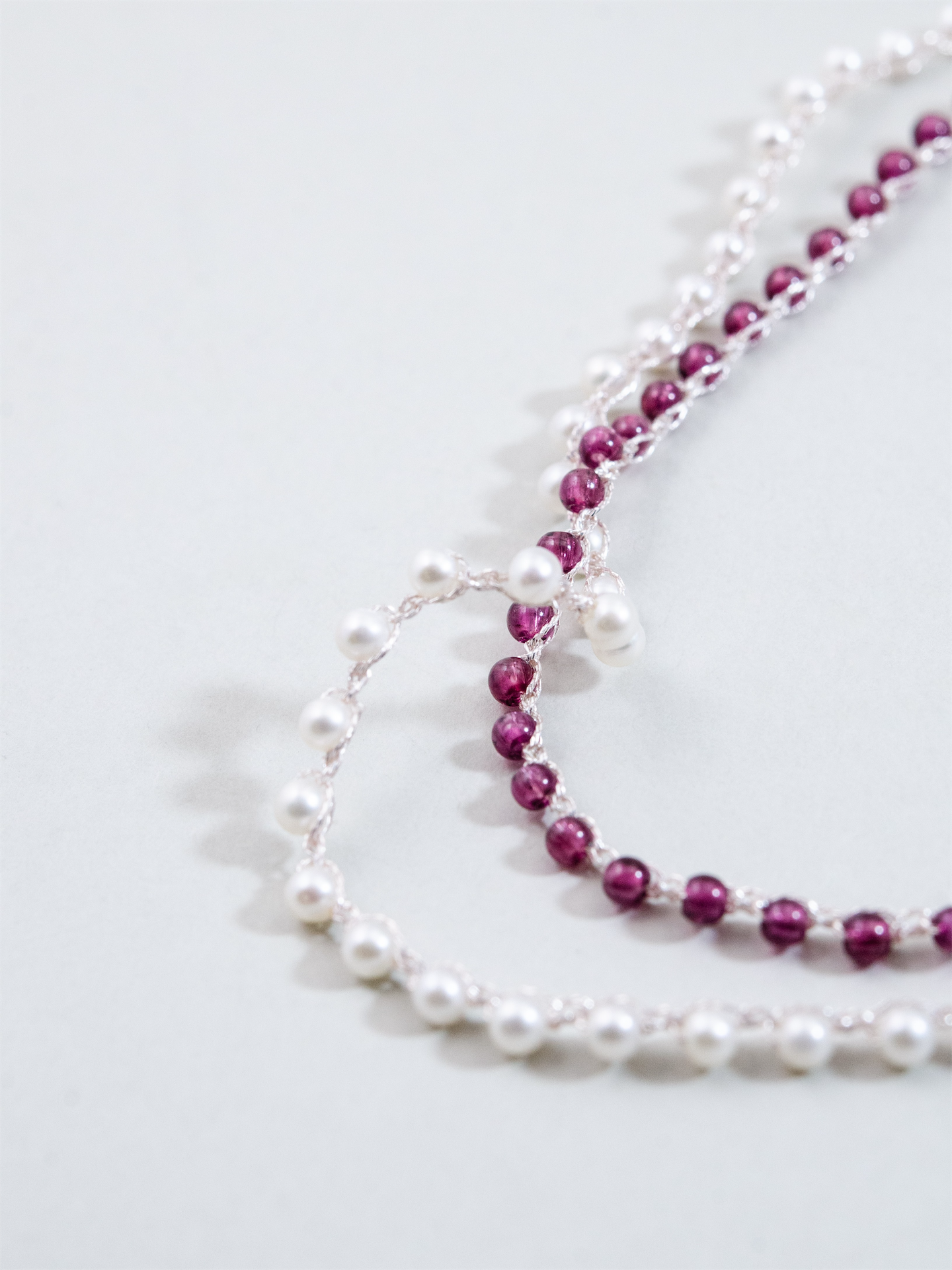 ガーネット × 淡水パール 2連 ロングネックレス - 【真紅の果実】銀糸のクロッシェ / 85cm