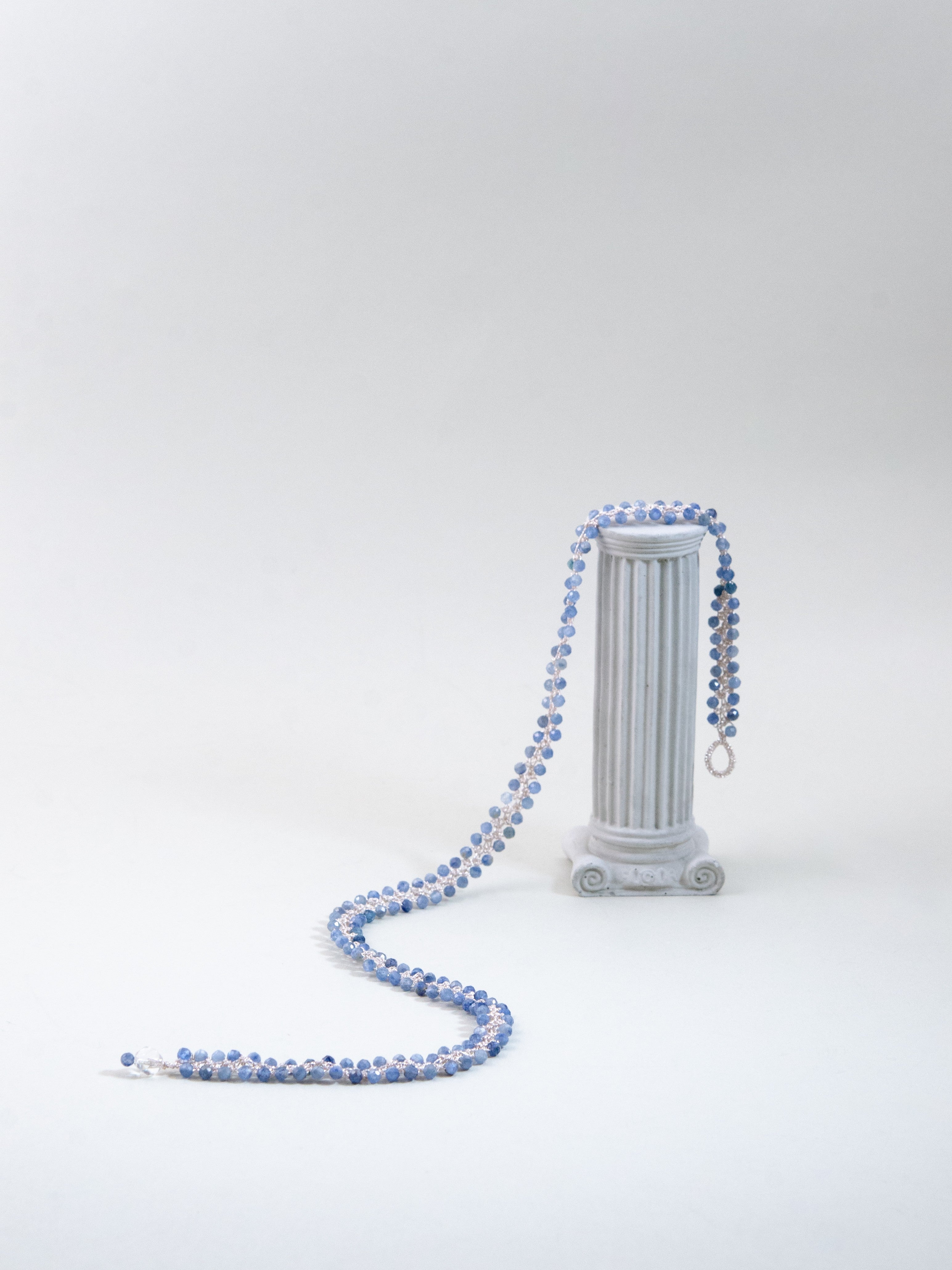 カイヤナイト クロッシェ ショートネックレス - 【氷の華】高輝度メタリックコード / 40cm