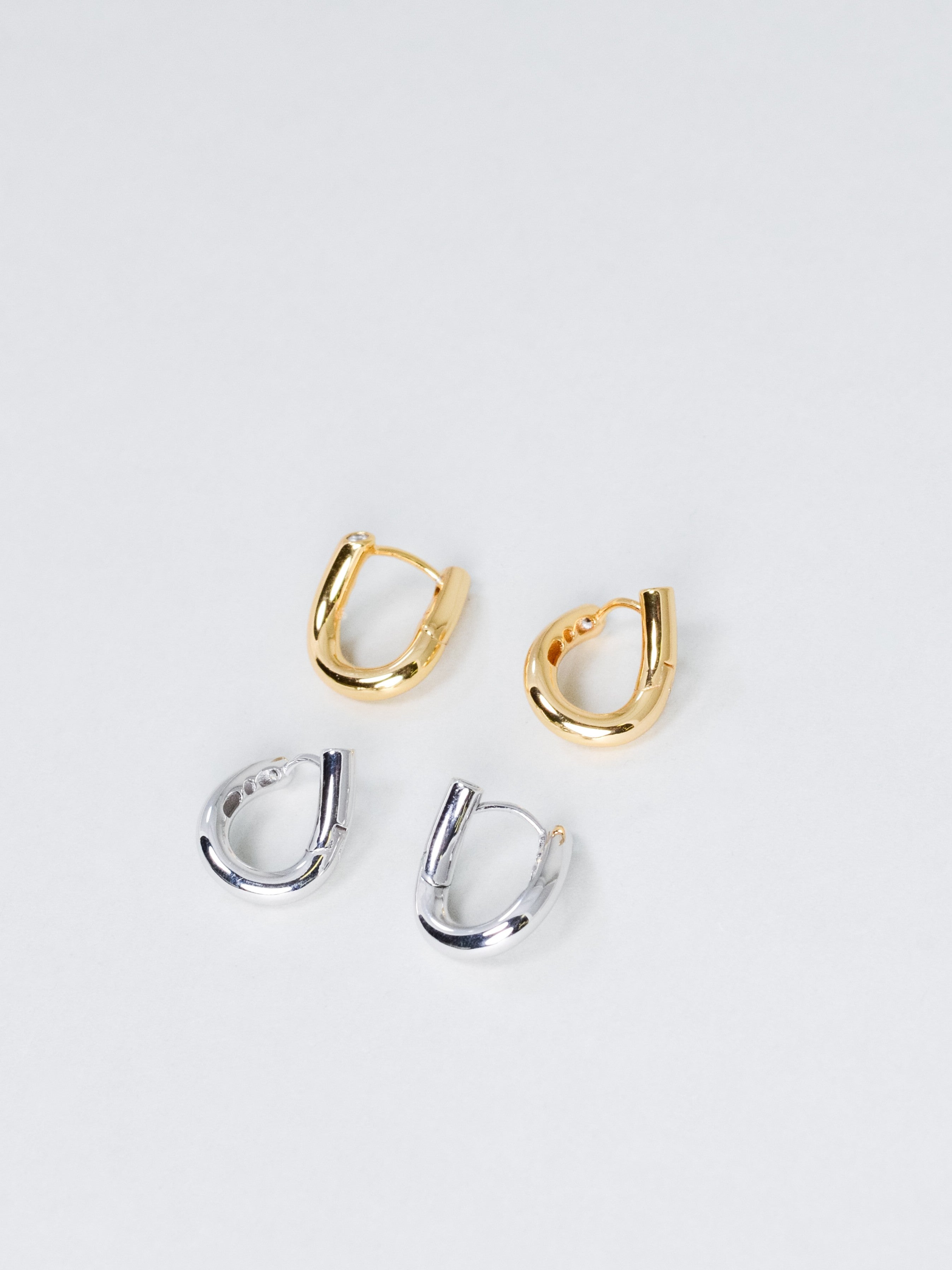 ツイスト フープピアス〈光の輪郭〉18Kゴールド／プラチナコーティング