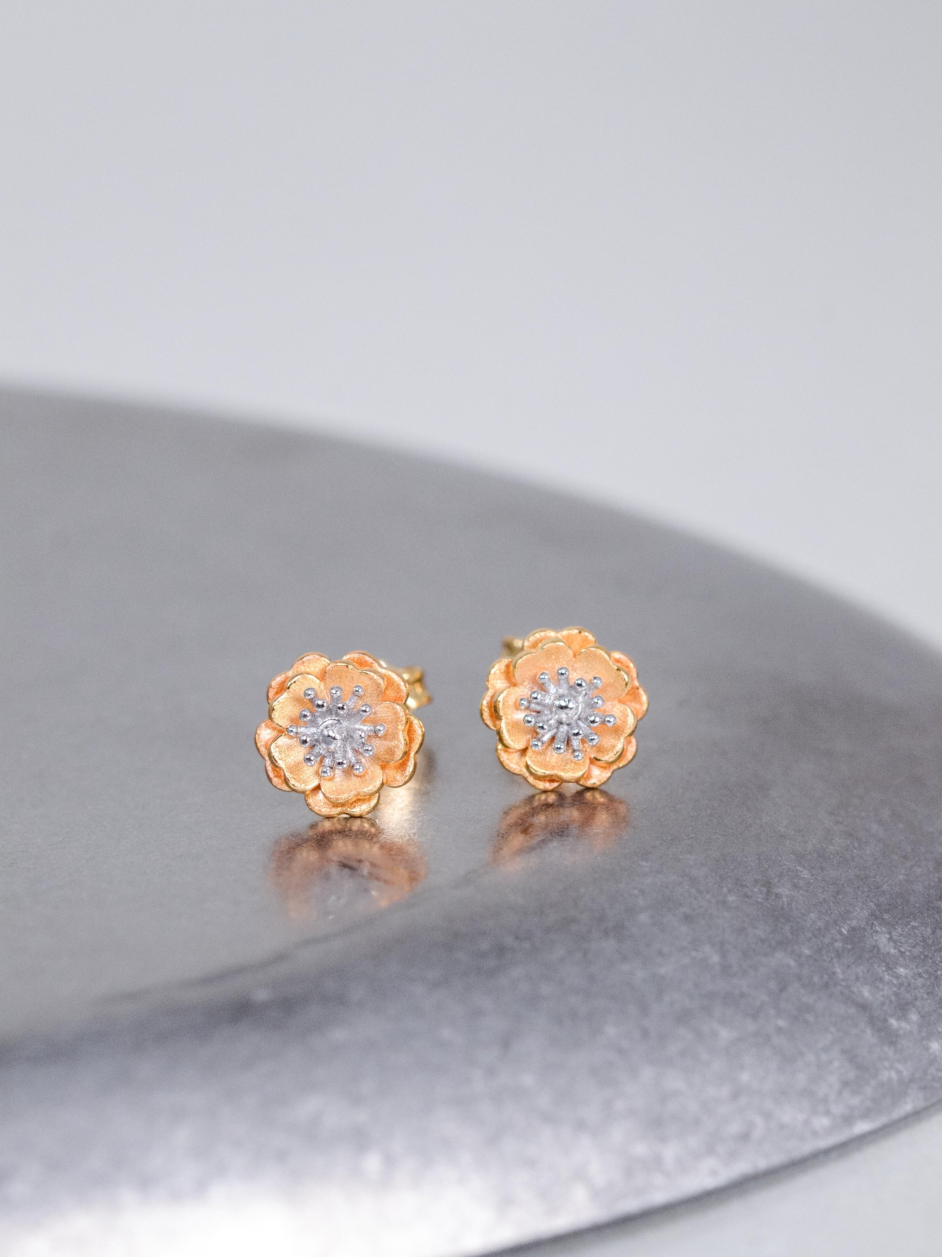 椿ネックレス＆ピアス セット〈花びらの余韻〉18Kコーティング｜LUCINE