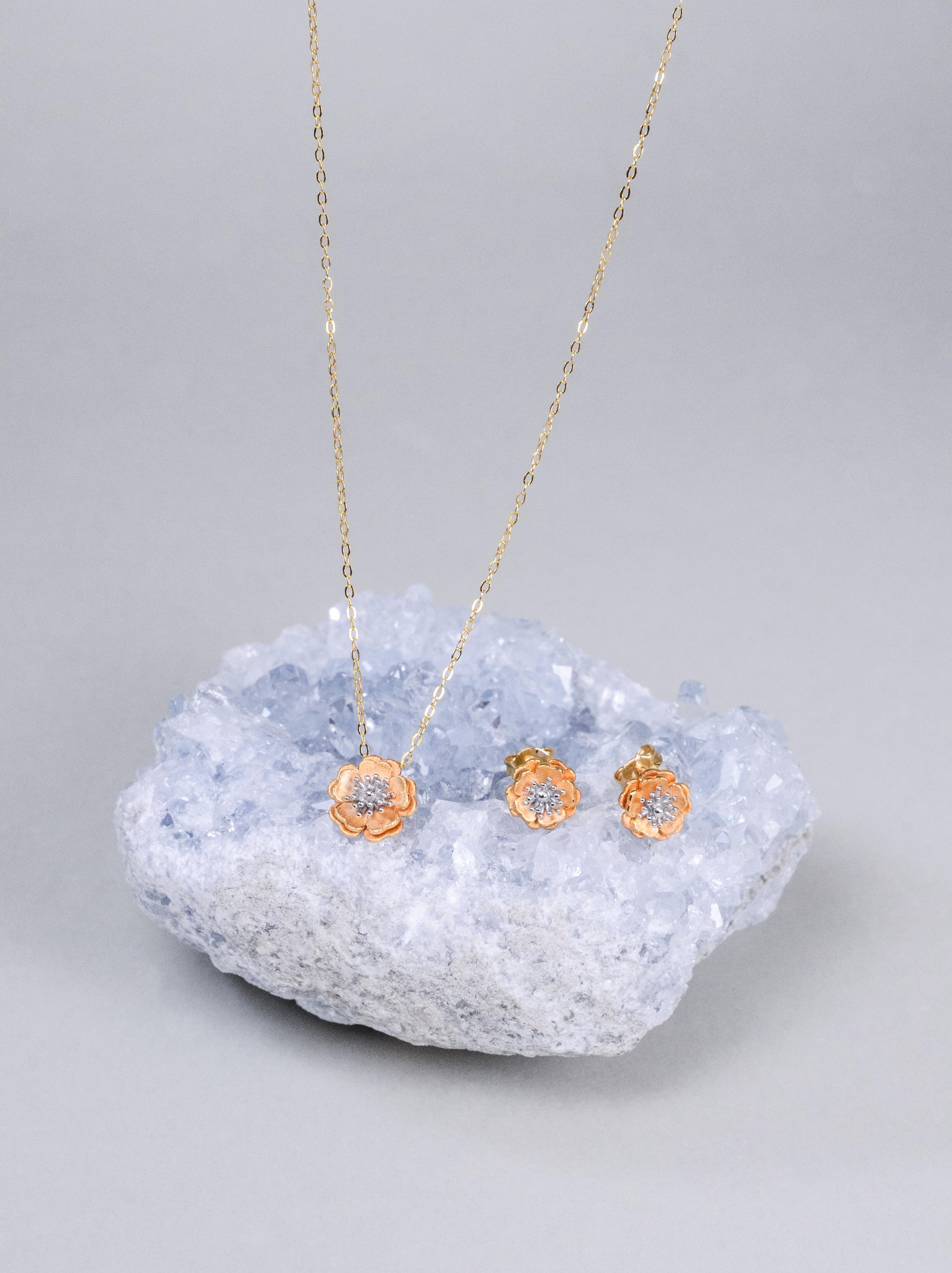 椿ネックレス＆ピアス セット〈花びらの余韻〉18Kコーティング｜LUCINE