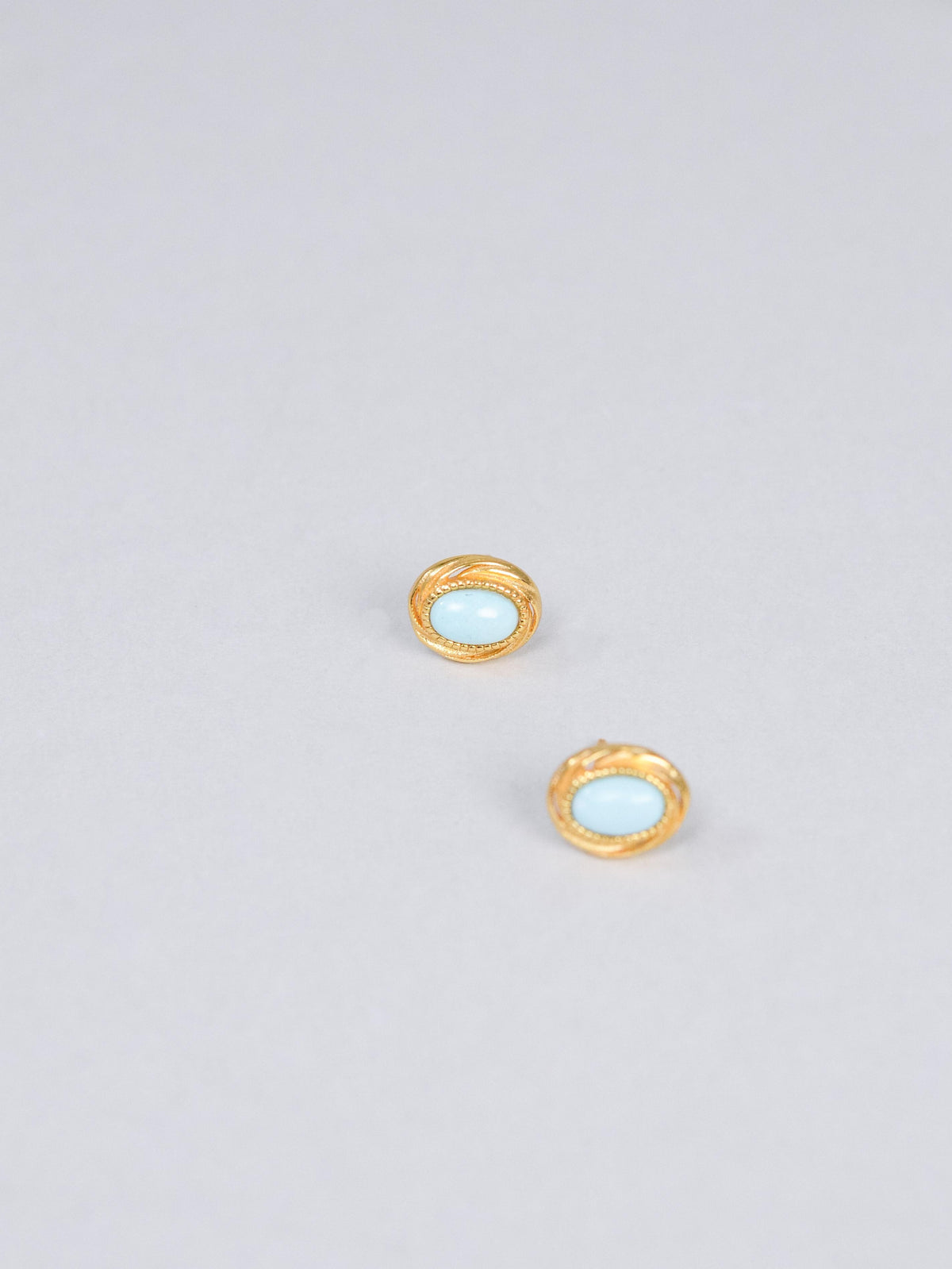 ターコイズ 一粒ピアス〈空と大地を、耳もとに〉SV925 18Kゴールドメッキ ／ オーバル ユニセックス｜神戸アトリエ LUCINE