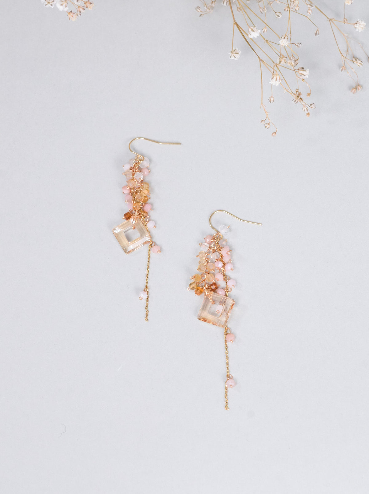 シトリン×ピンクオパール 揺れピアス〈蜜色と、花びらのあいだで〉14KGF ／ SV925 チェーンドロップ イヤリング対応 ユニセックス｜神戸アトリエ LUCINE