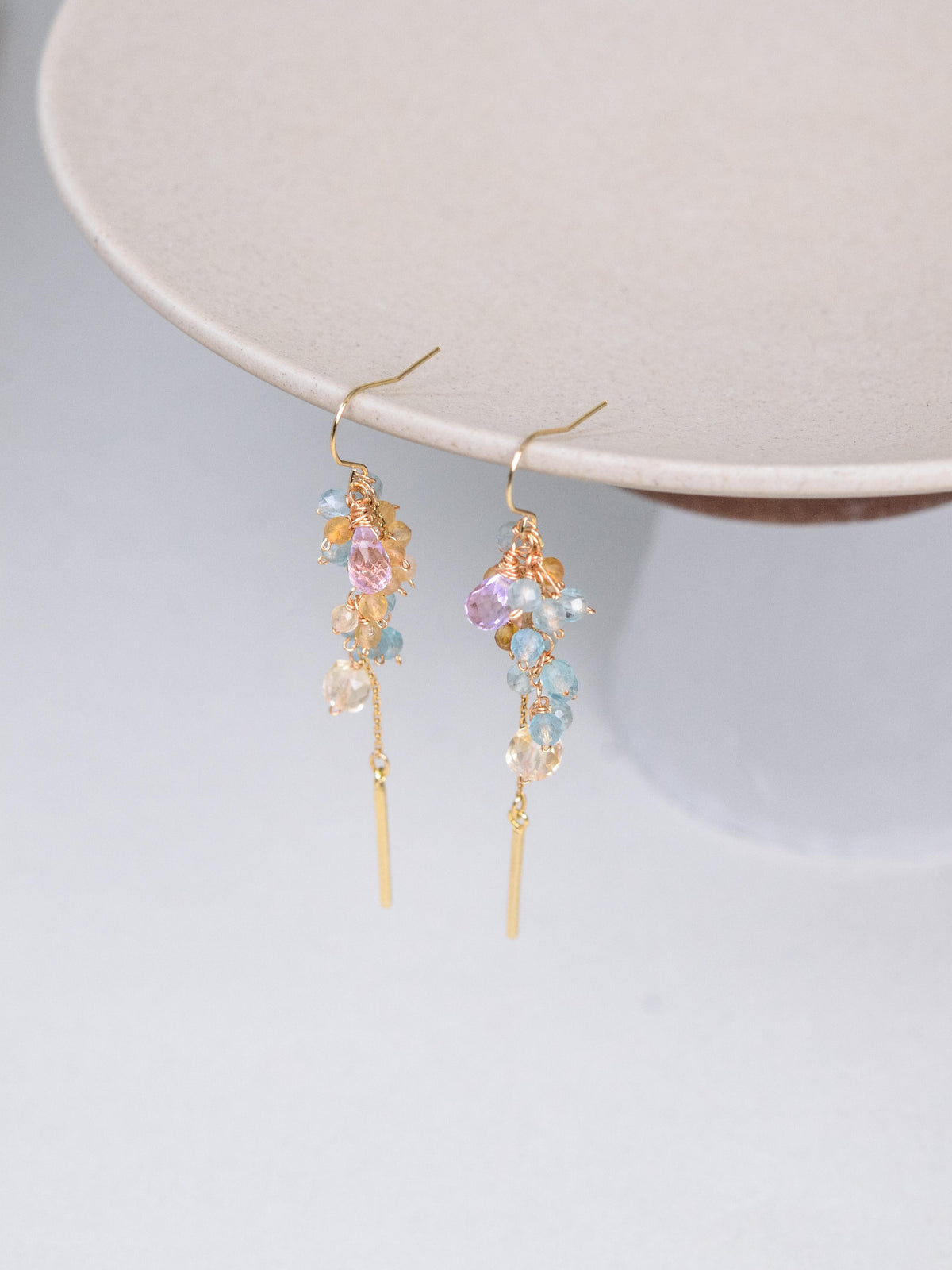 アパタイト & シトリン & アメジスト ピアス〈花びらが、耳もとで揺れる。〉14KGF/SV925/ステンレス ロングピアス ／ 11月・2月誕生石 ユニセックス｜神戸アトリエ LUCINE