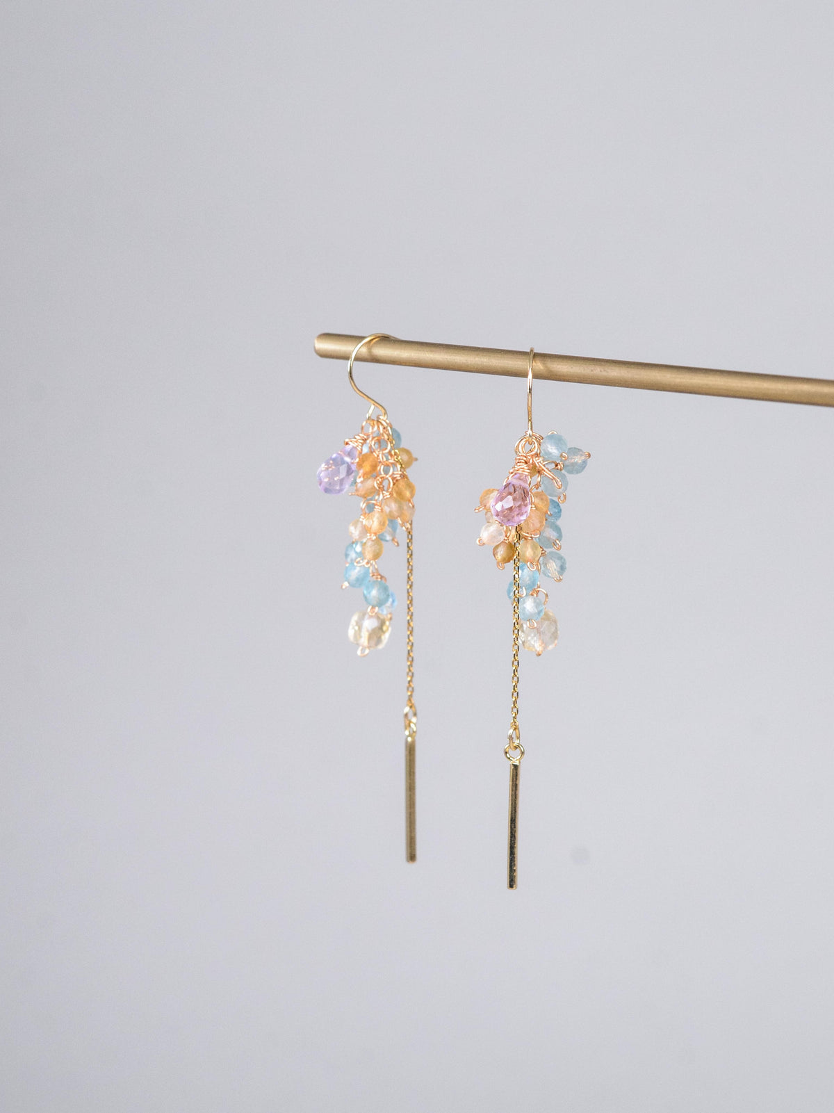 アパタイト & シトリン & アメジスト ピアス〈花びらが、耳もとで揺れる。〉14KGF/SV925/ステンレス ロングピアス ／ 11月・2月誕生石 ユニセックス｜神戸アトリエ LUCINE
