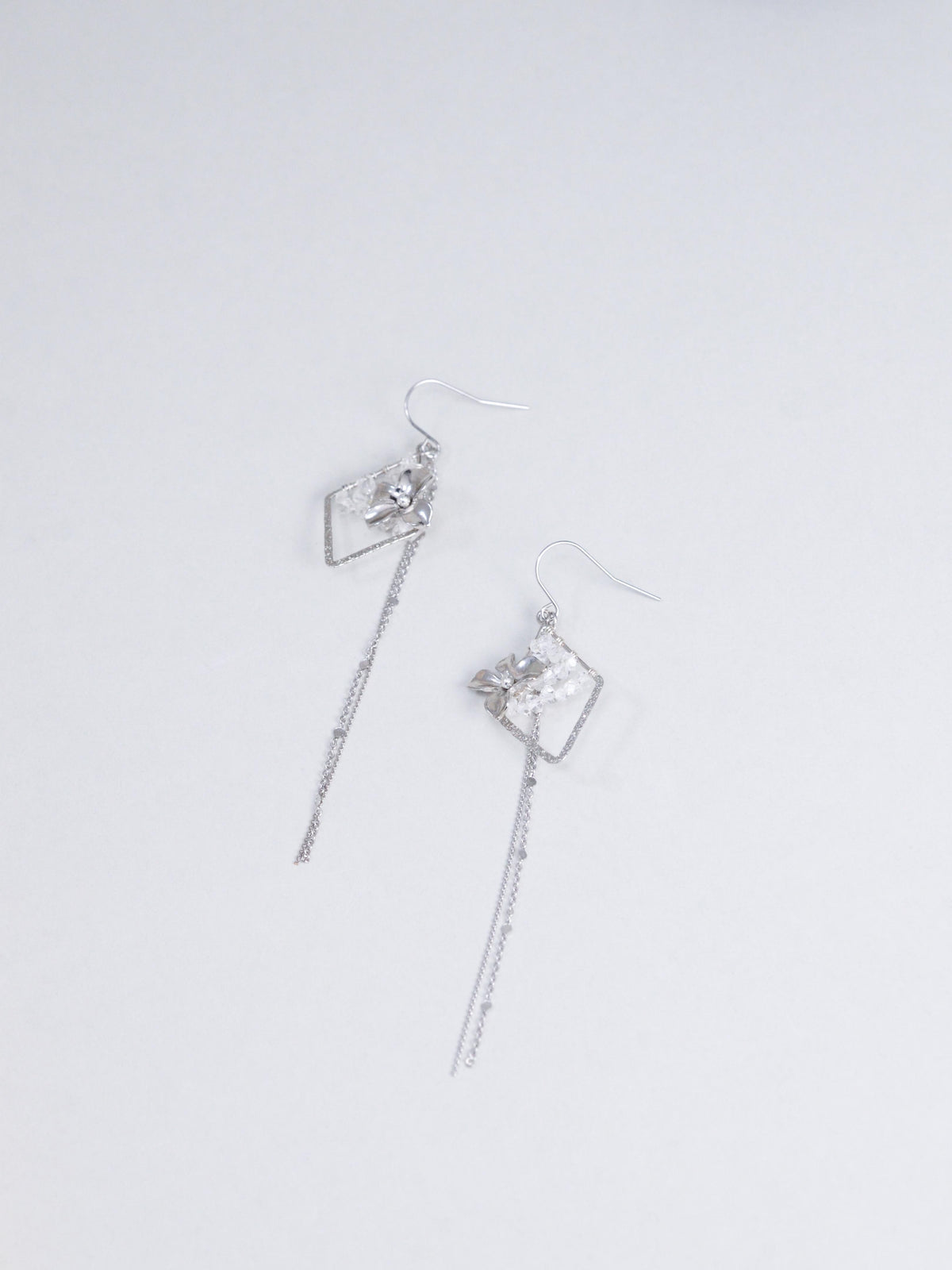 フェナカイト ピアス〈ひかりの、まど〉SV925 プラチナコーティング ロングピアス ／ 14KGF・イヤリング対応 ユニセックス｜神戸アトリエ LUCINE