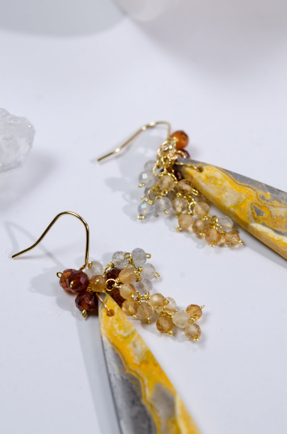 イエローマーブル & ガーネット 揺れる ピアス〈黄金の地層〉- 一点もの / 14KGF