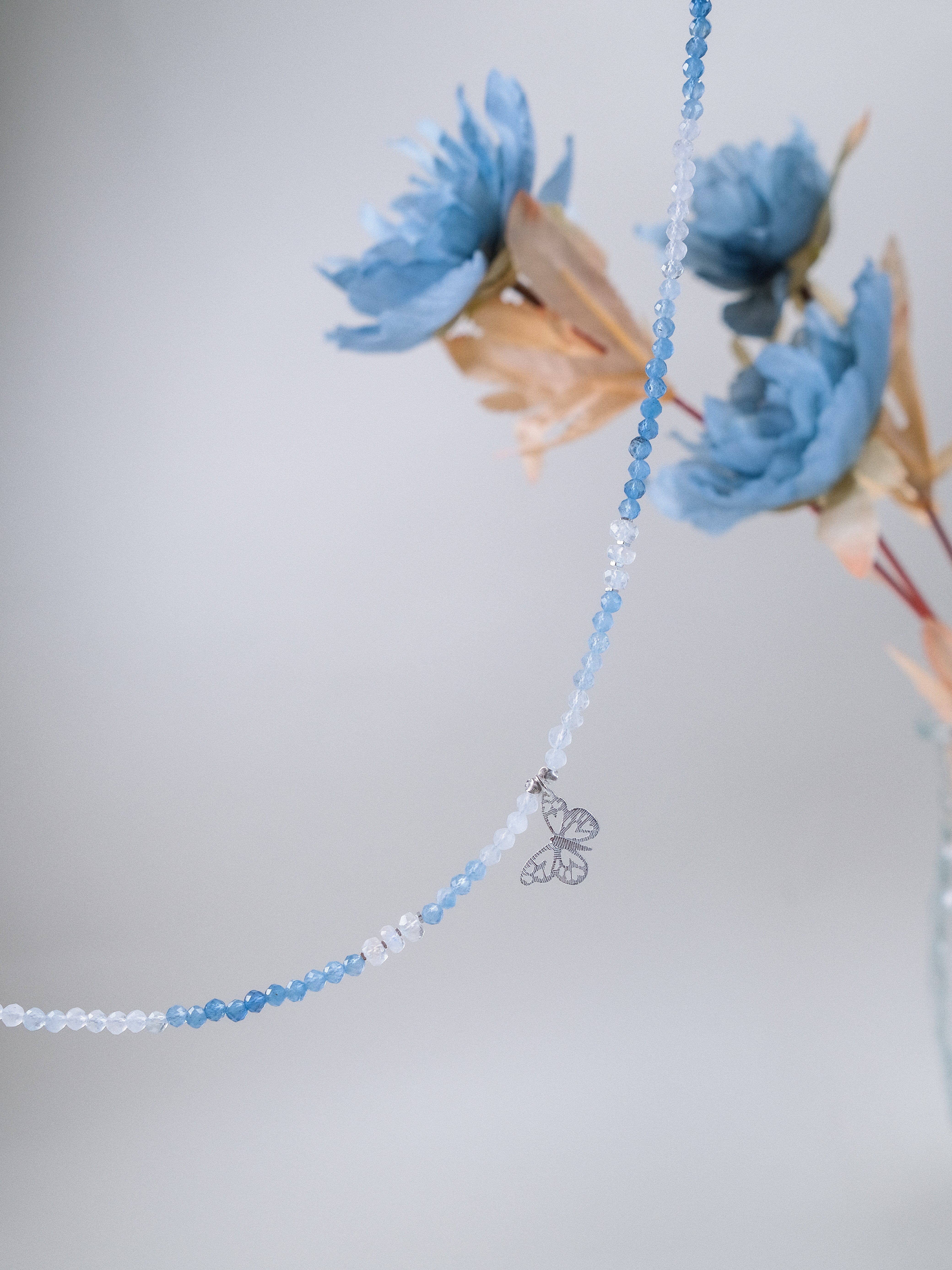 アクアマリン×ムーンストーン ネックレス - 【優雅に舞う銀の蝶】清らかな空色のグラデーション / 誕生石 SV925