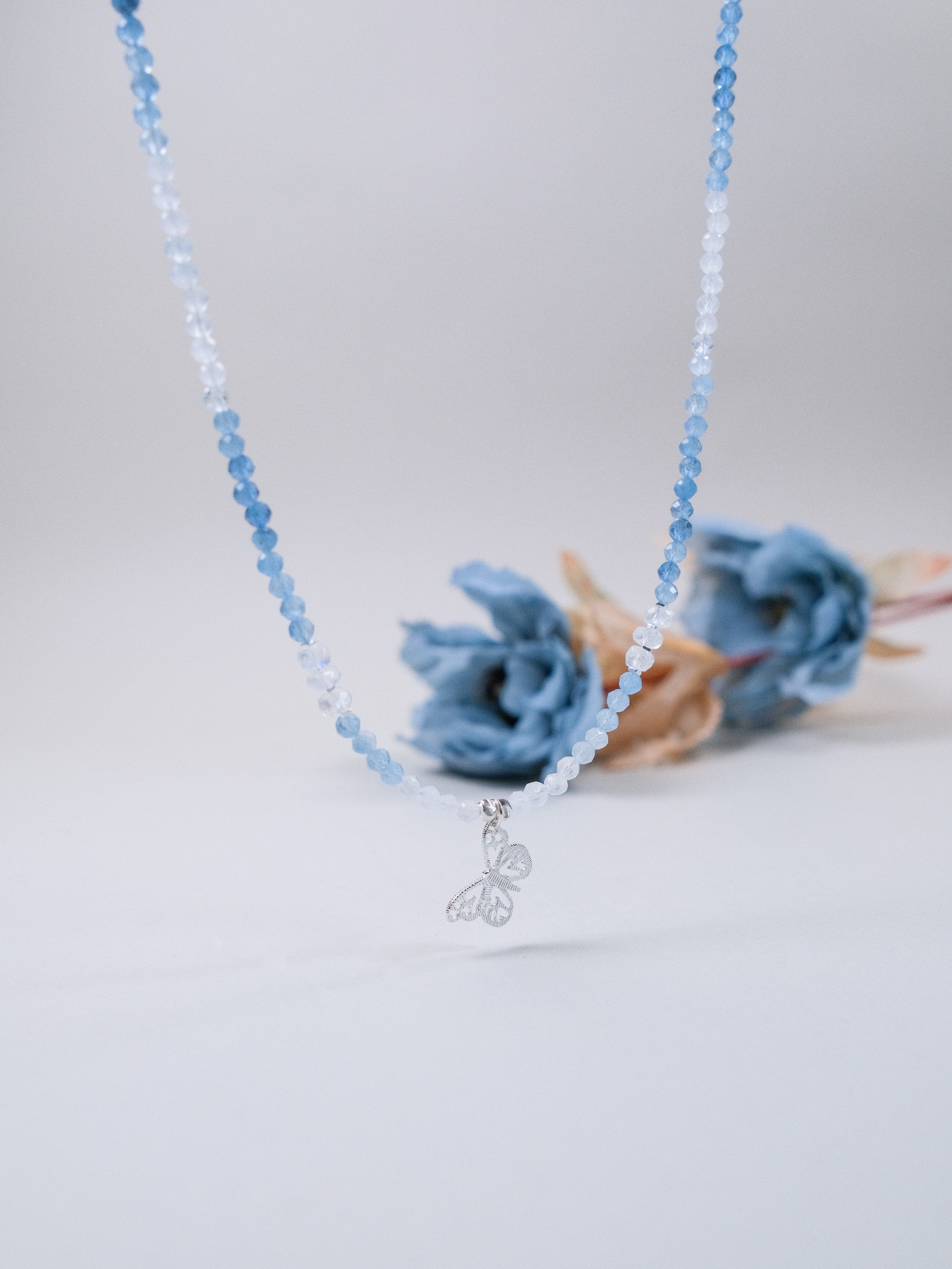 アクアマリン×ムーンストーン ネックレス - 【優雅に舞う銀の蝶】清らかな空色のグラデーション / 誕生石 SV925