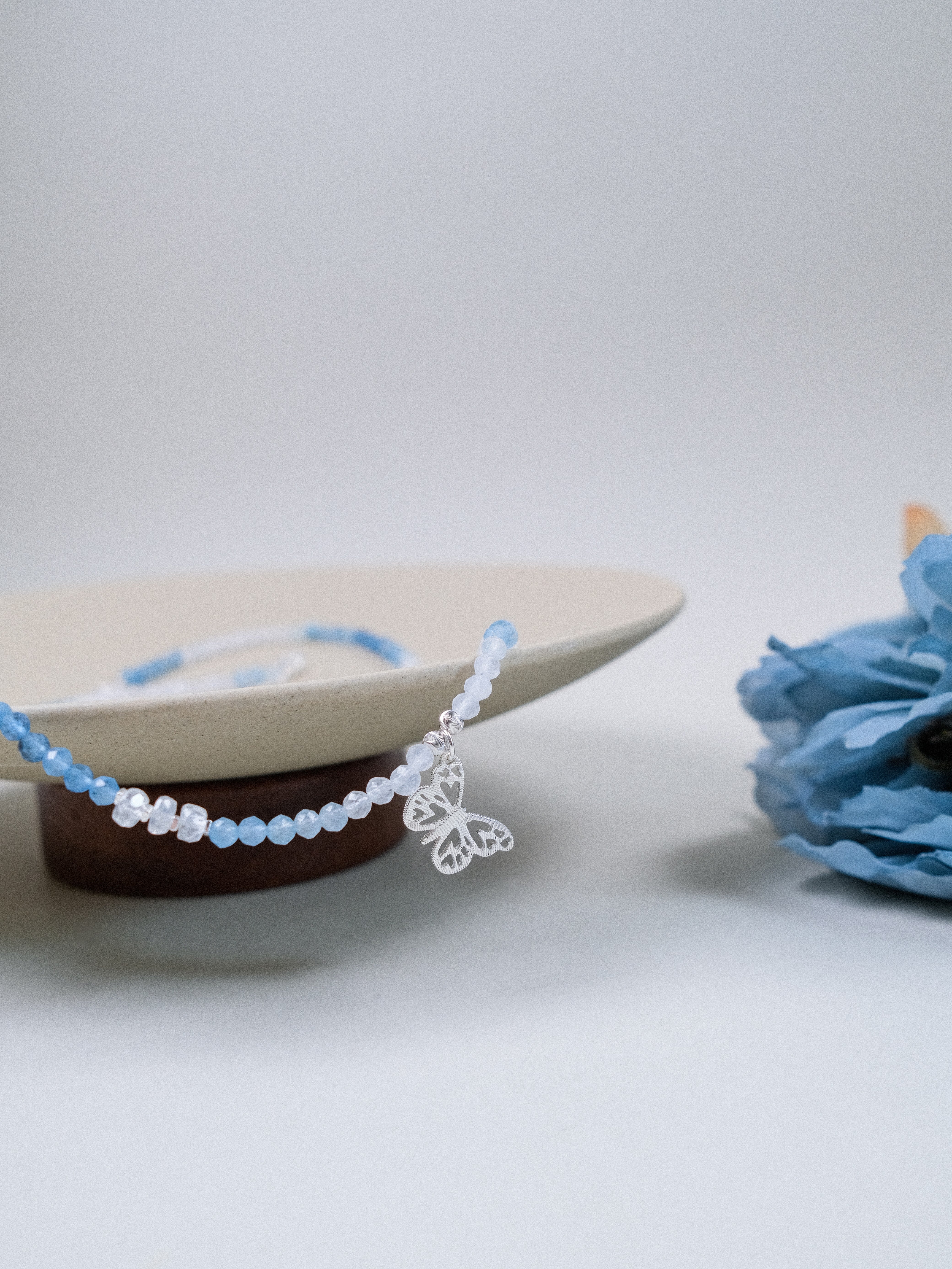 アクアマリン×ムーンストーン ネックレス - 【優雅に舞う銀の蝶】清らかな空色のグラデーション / 誕生石 SV925