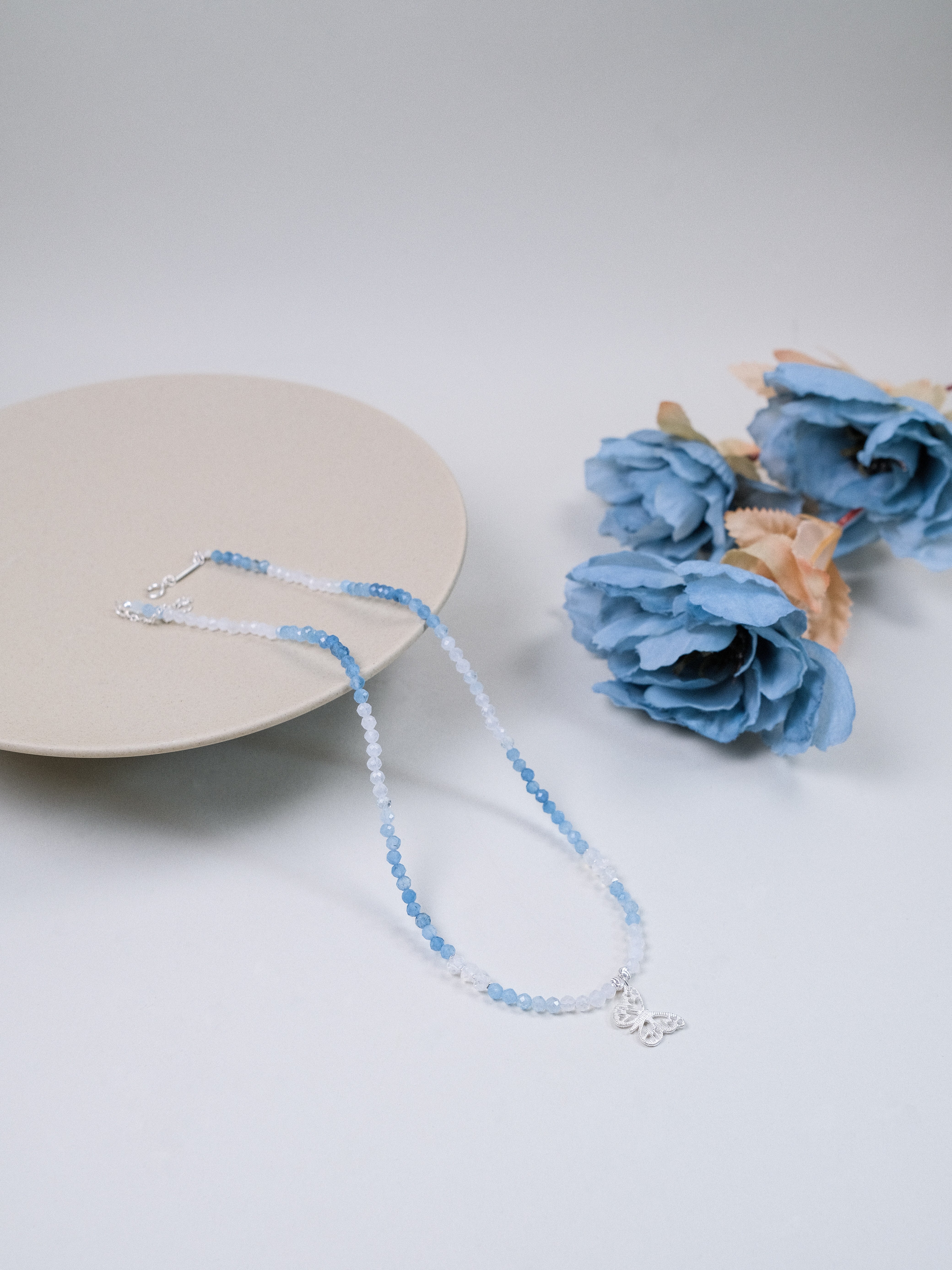 アクアマリン×ムーンストーン ネックレス - 【優雅に舞う銀の蝶】清らかな空色のグラデーション / 誕生石 SV925