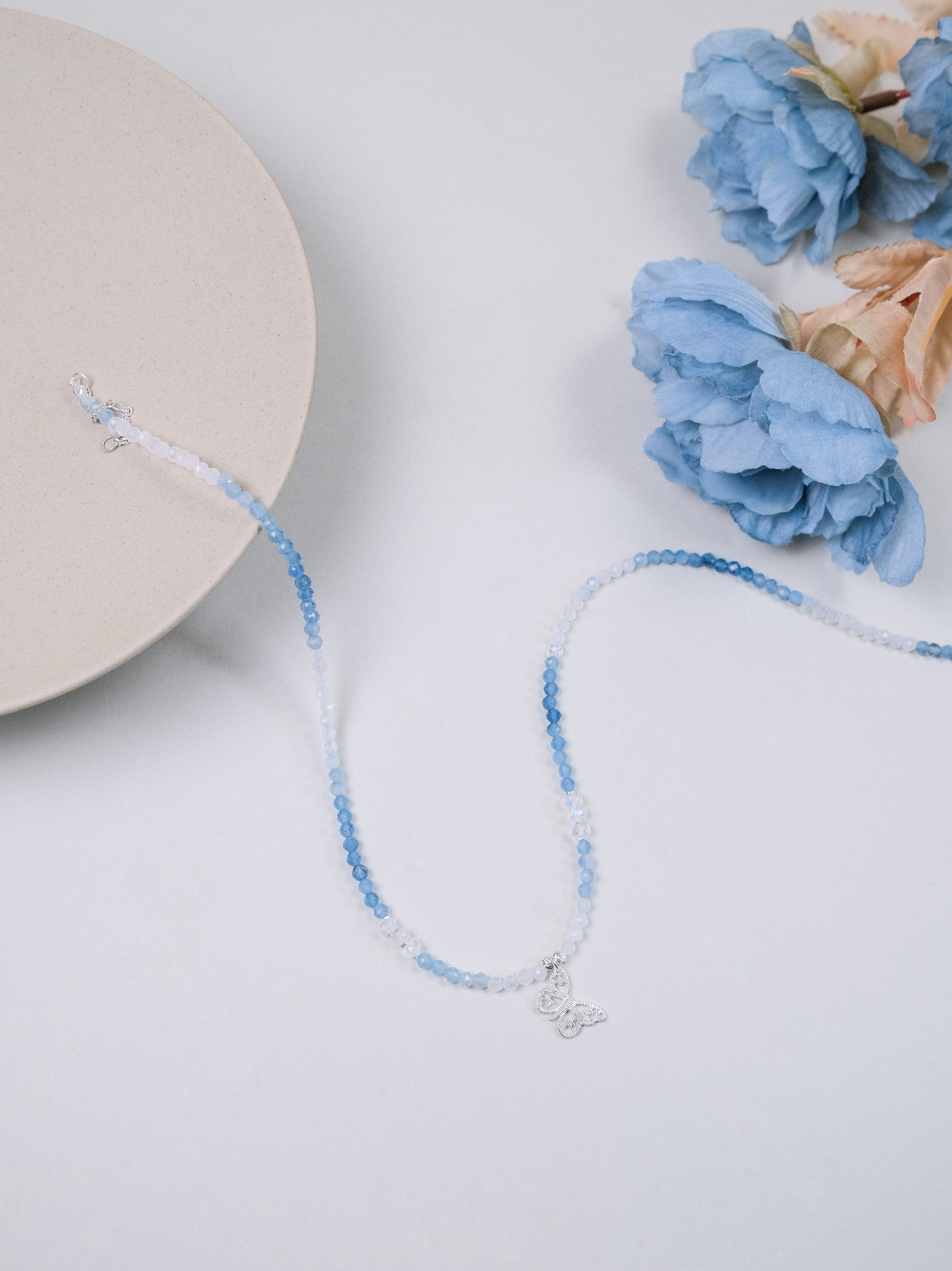 アクアマリン×ムーンストーン ネックレス - 【優雅に舞う銀の蝶】清らかな空色のグラデーション / 誕生石 SV925