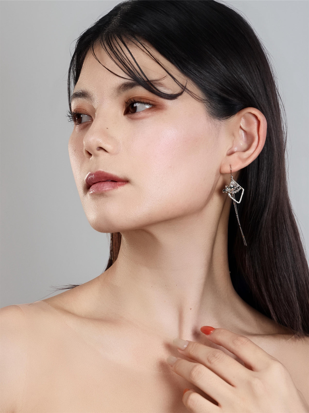 フェナカイト ピアス〈ひかりの、まど〉SV925 プラチナコーティング ロングピアス ／ 14KGF・イヤリング対応 ユニセックス｜神戸アトリエ LUCINE