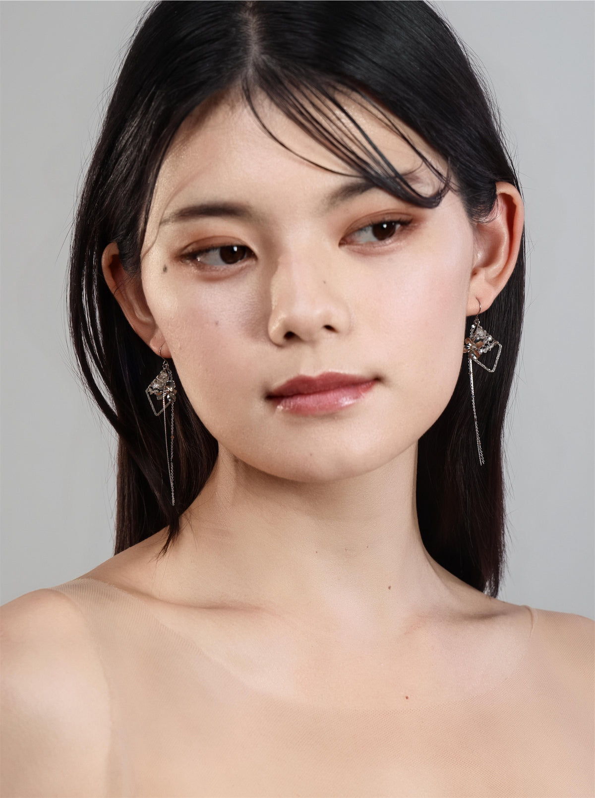 フェナカイト ピアス〈ひかりの、まど〉SV925 プラチナコーティング ロングピアス ／ 14KGF・イヤリング対応 ユニセックス｜神戸アトリエ LUCINE