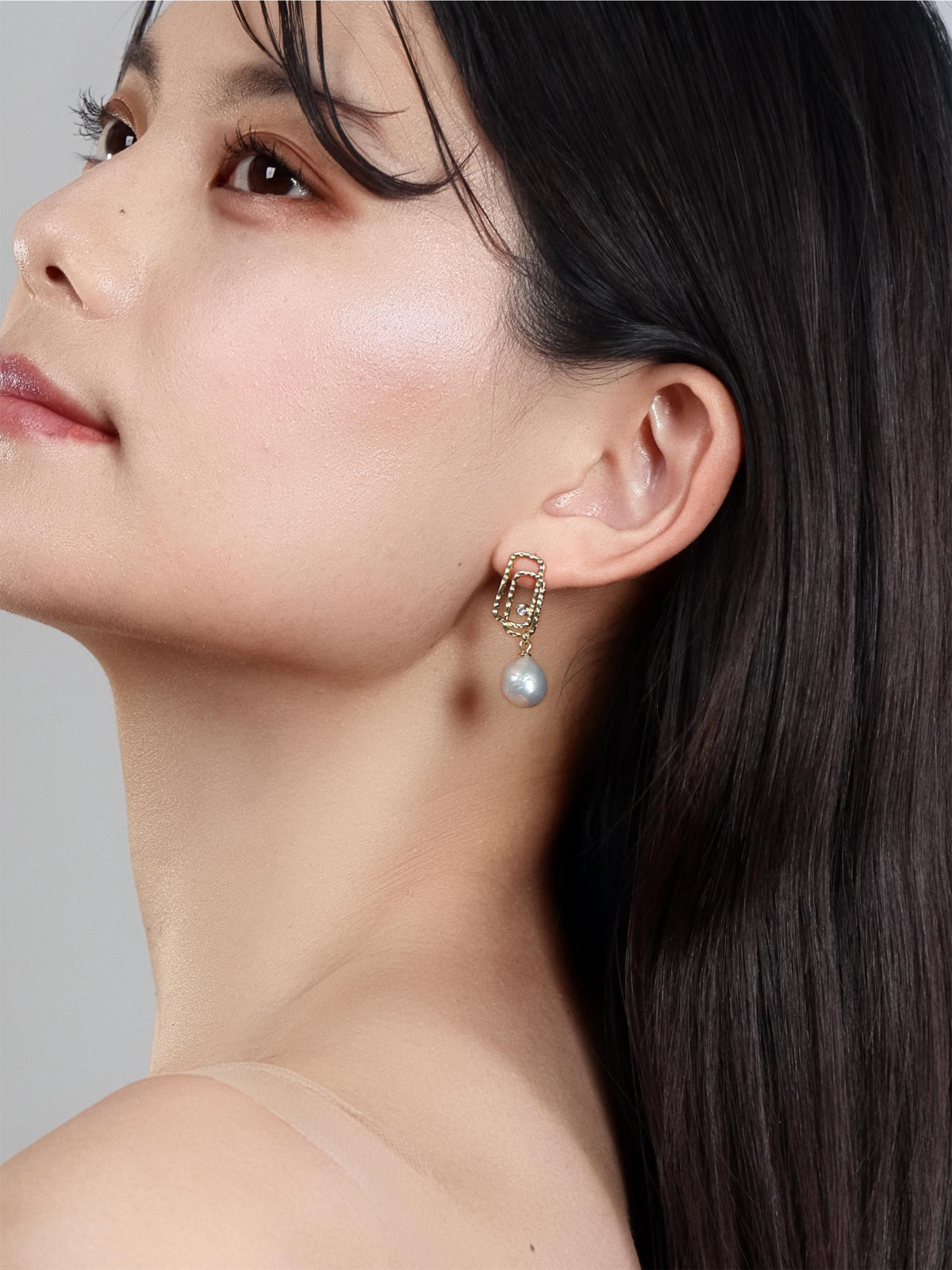横顔でのピアスの着用イメージ