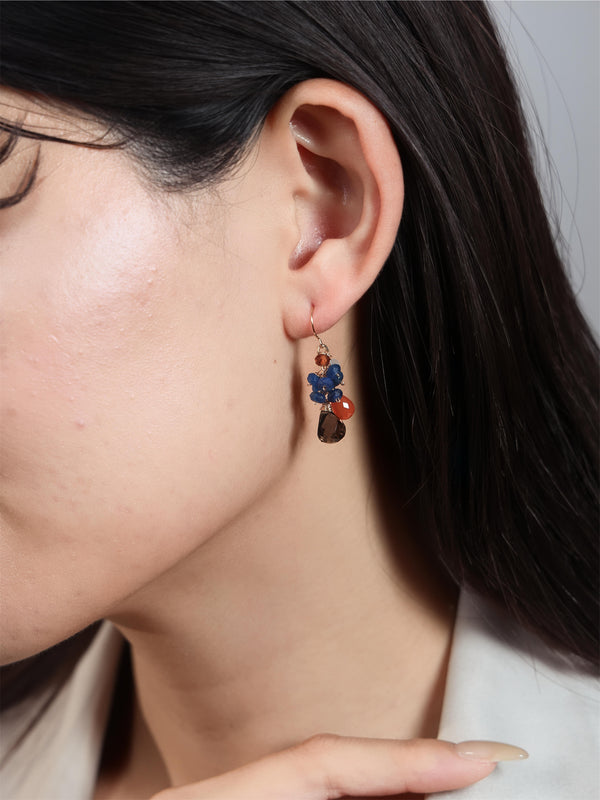 スモーキークォーツ & カイヤナイト 揺れる ピアス〈蒼と煙の対話〉- 天然石 14kgf 金属アレルギー対応