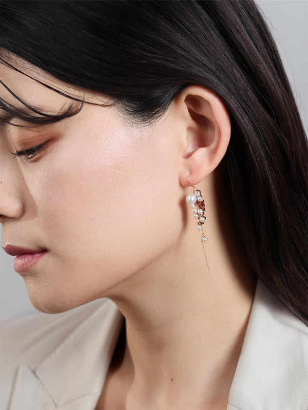 ガーネット & 淡水バロックパール 揺れる ピアス〈実りの枝〉- 1月・6月誕生石 天然石 14kgf 金属アレルギー対応