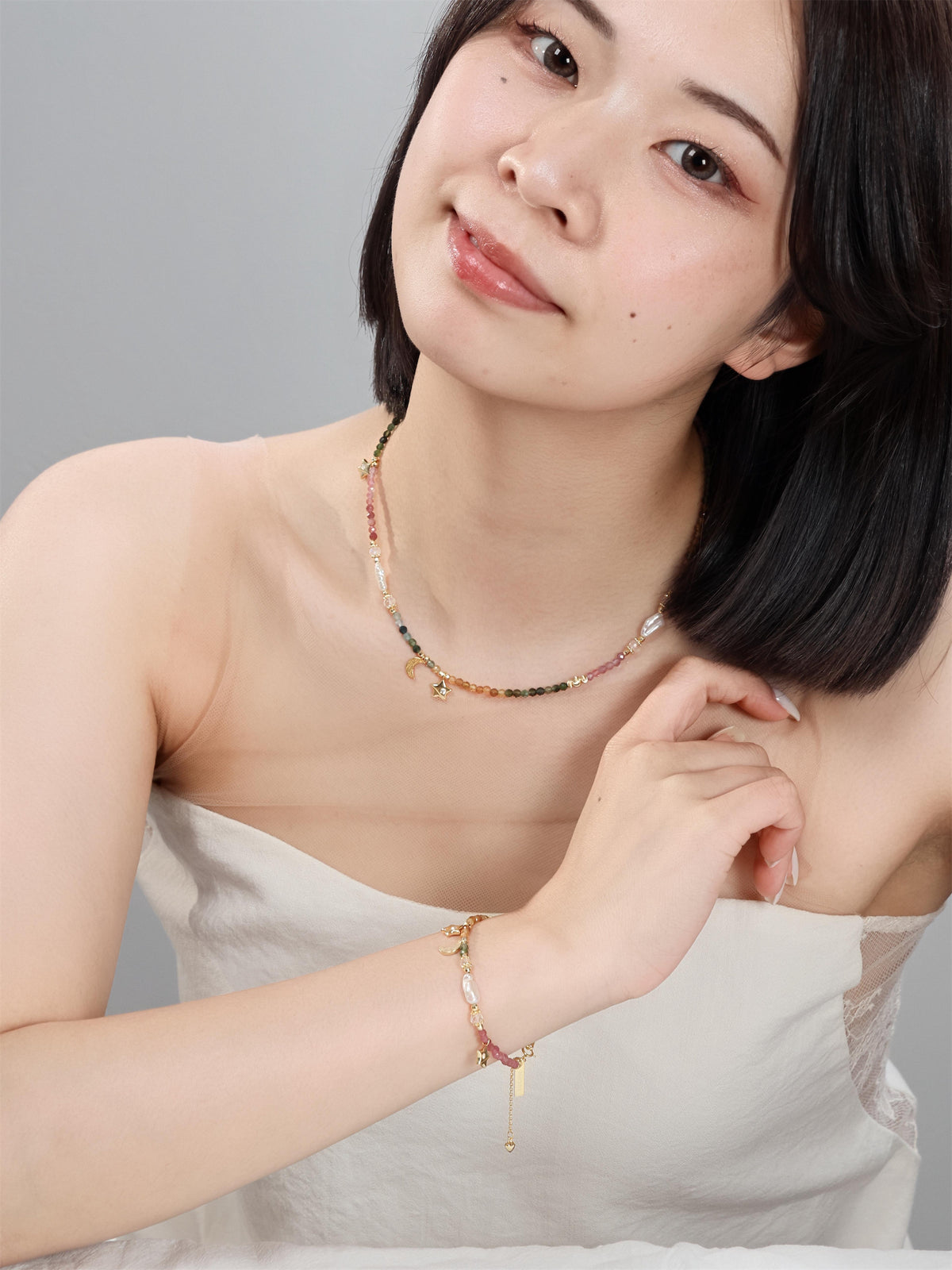 ネックレスとブレスレットを合わせた着用イメージ