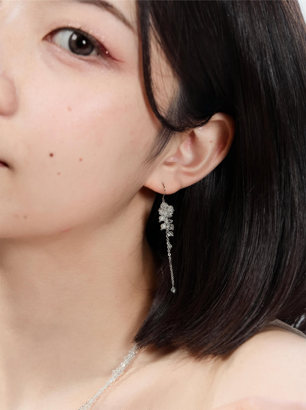 希少石 フェナカイト ロングピアス〈星屑のゆれ、耳もとに〉SV925 原石 ／ チェーンドロップ ユニセックス｜神戸アトリエ LUCINE