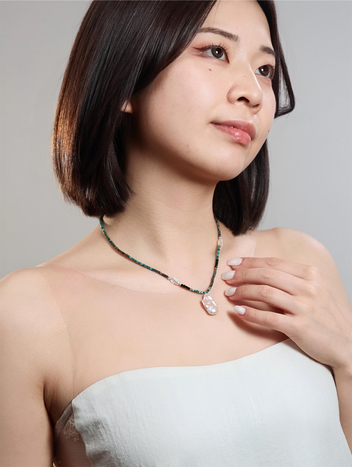 ターコイズ ネックレス 着用イメージ 鎖骨の下に下がるバロックパール SV925