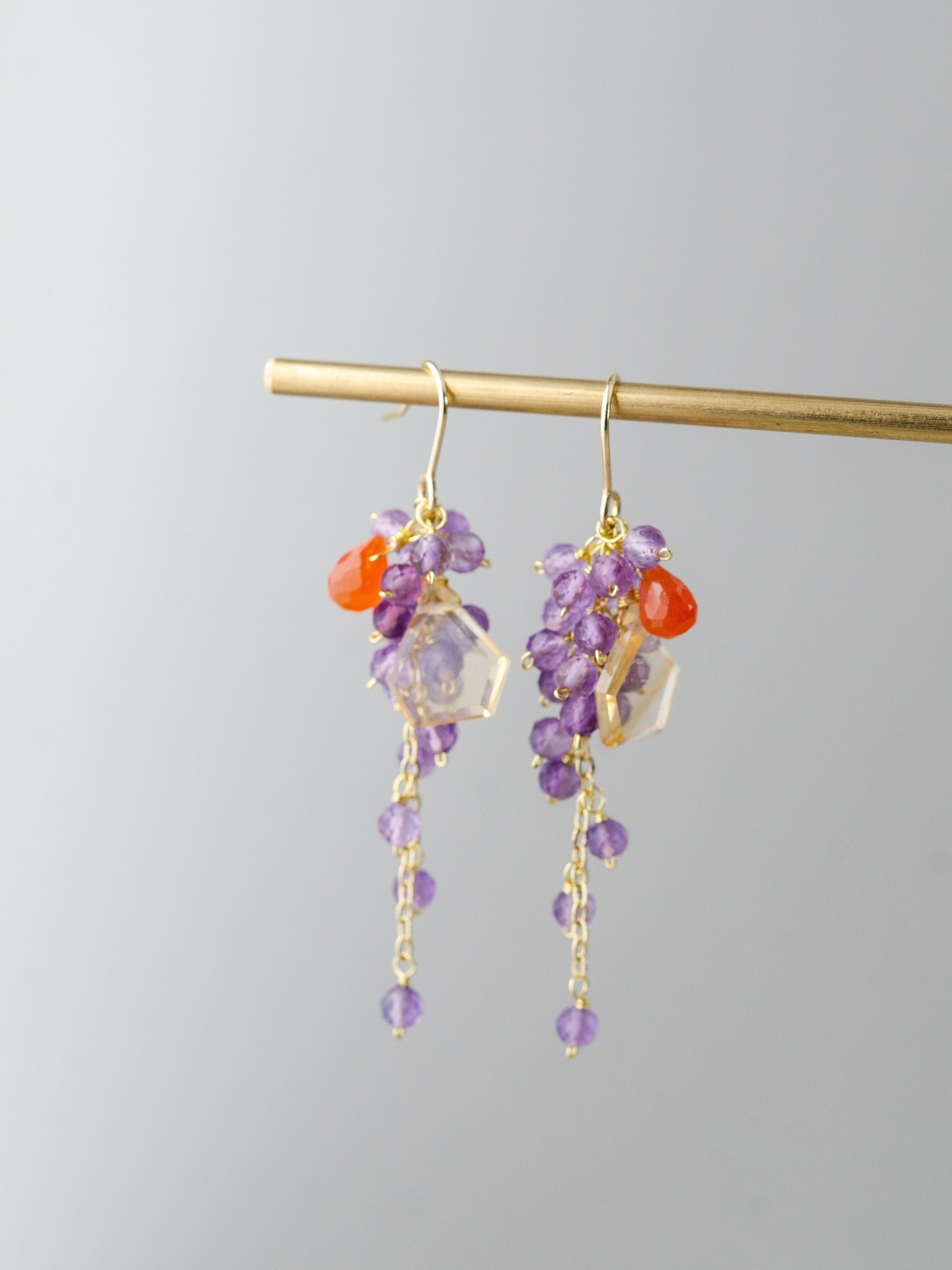 アメジスト & シトリン ピアス 黄昏と太陽の欠片 メイン画像 紫と黄金のコントラスト