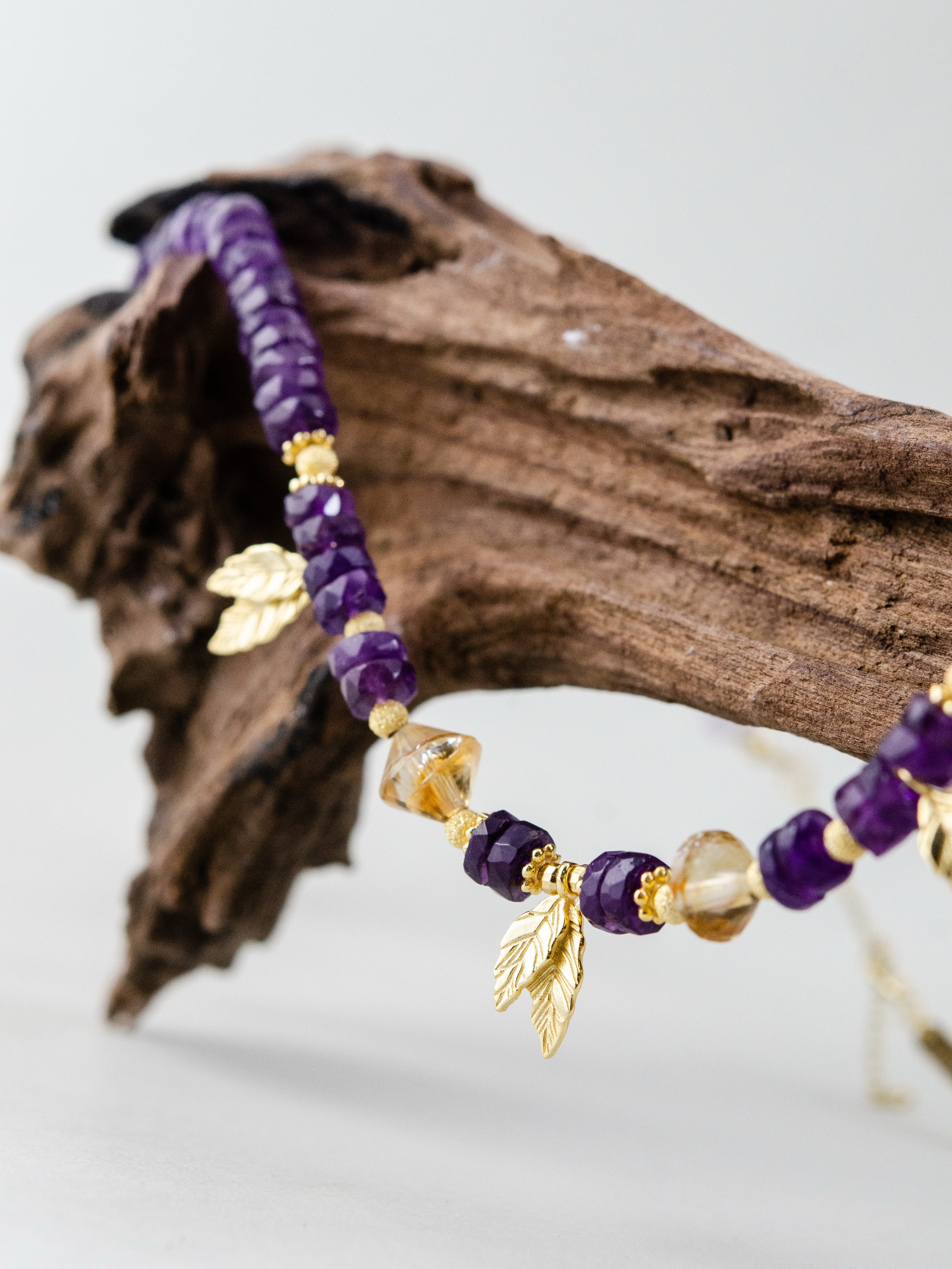 天然石ネックレス ディスプレイ詳細 流木と紫のコントラスト